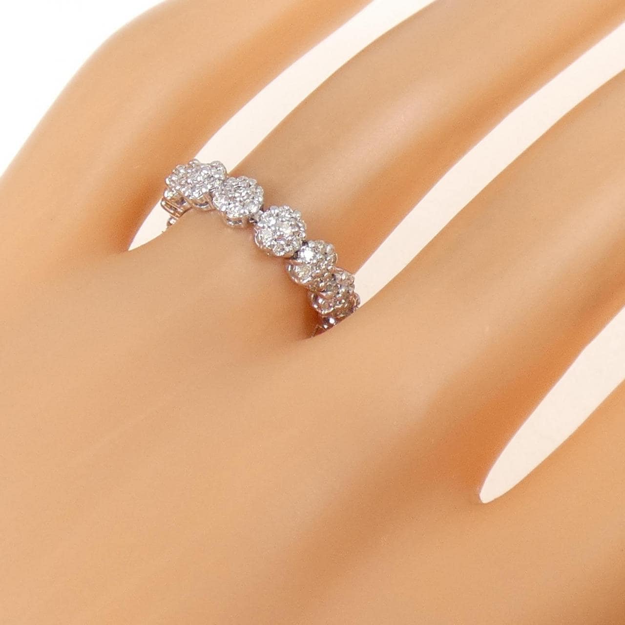 K18WG フラワー ダイヤモンド リング 0.70CT