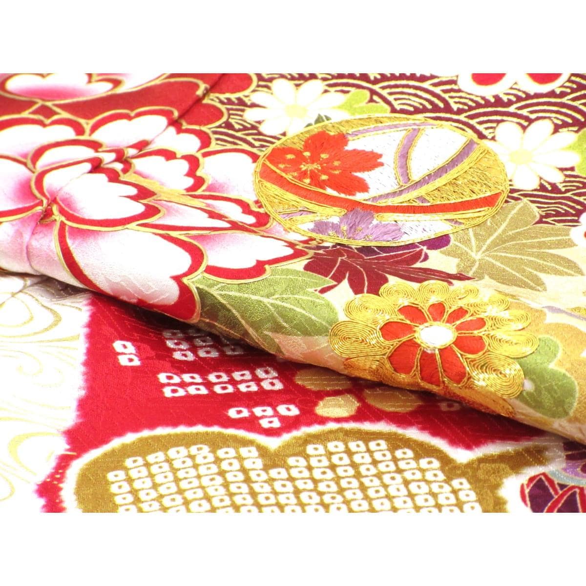 振袖　友禅金彩加工　刺繍入り