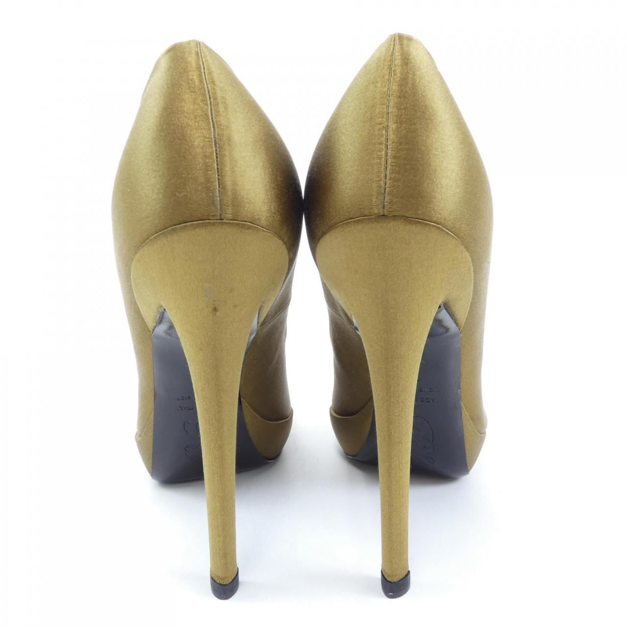 ロジェヴィヴィエ ROGER VIVIER パンプス