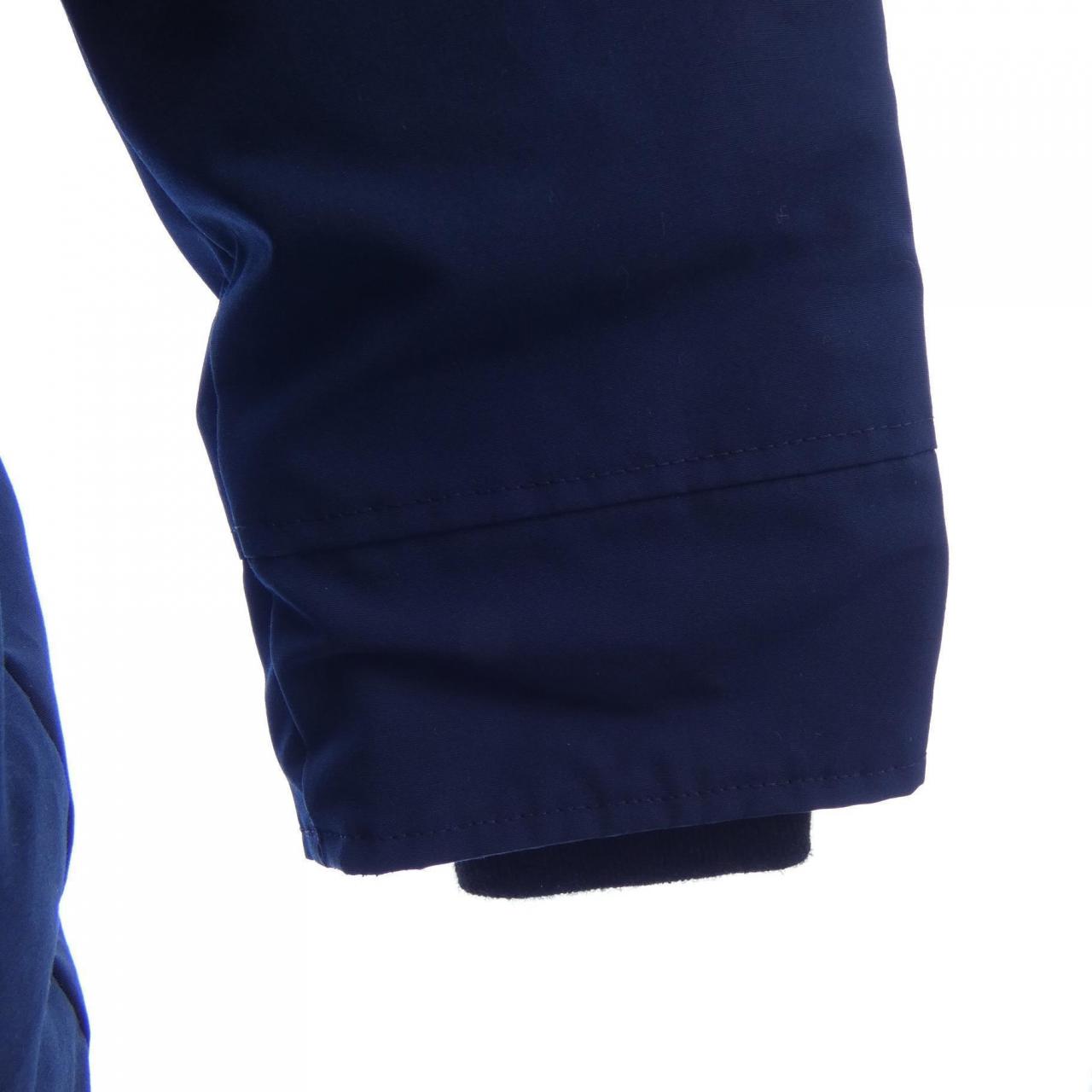 加拿大鹅CANADA GOOSE羽绒服