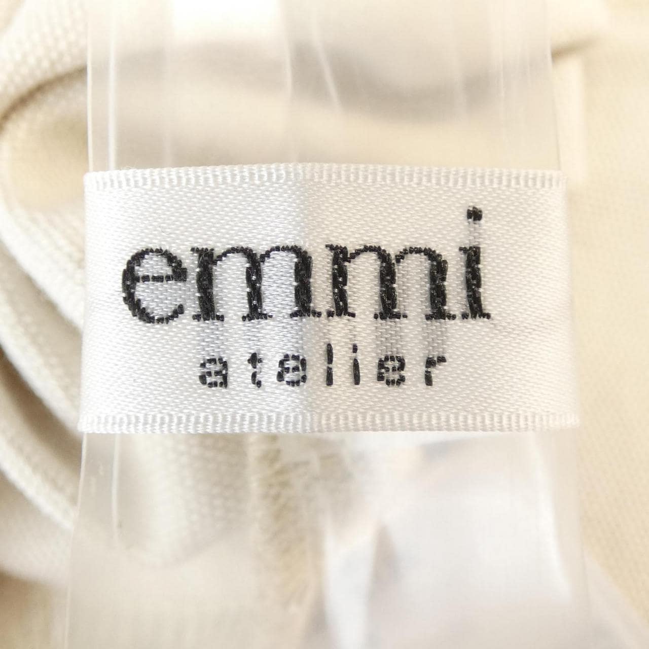 エミ emmi ワンピース