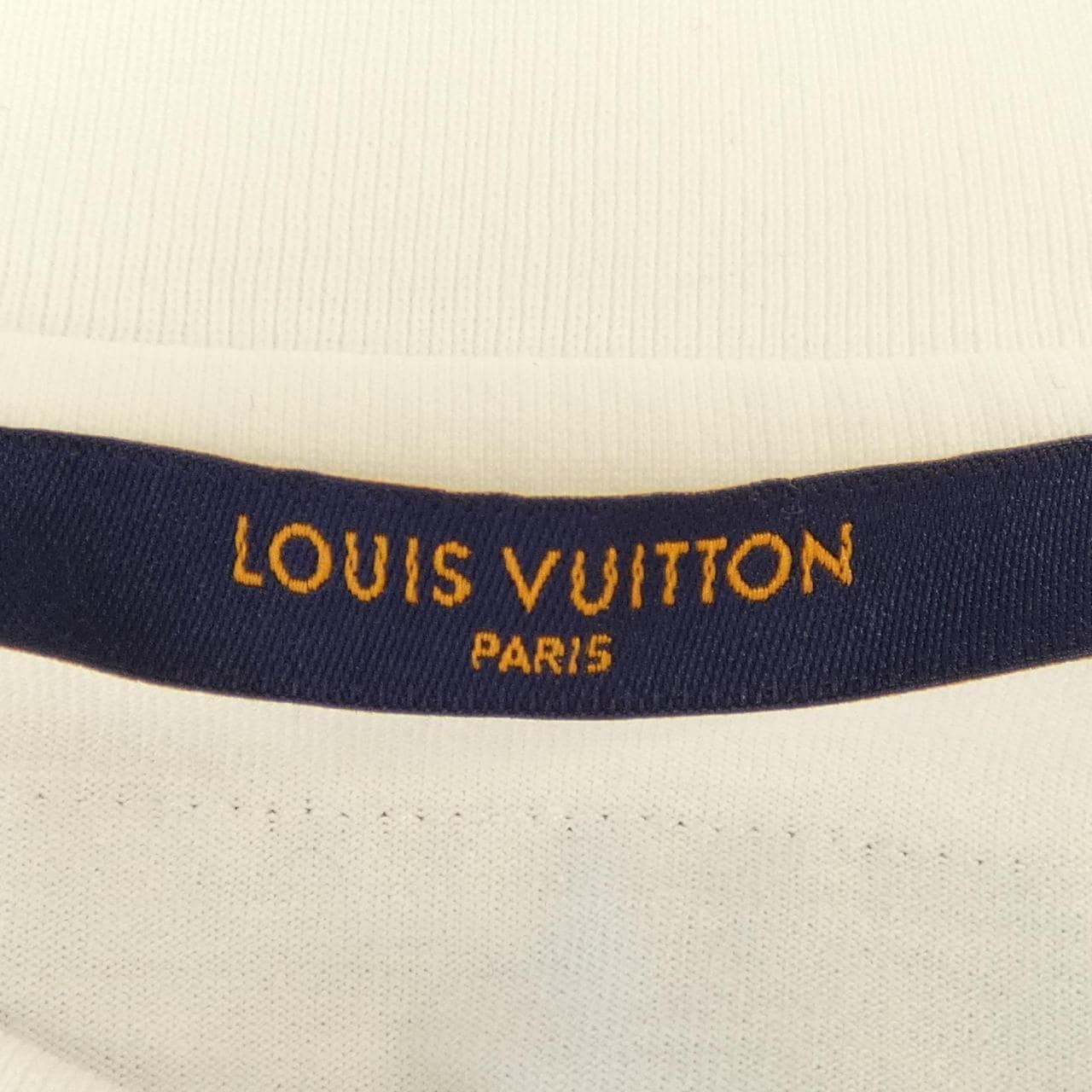 ルイヴィトン LOUIS VUITTON エンボスLVTシャツ HNY55WDT3 Tシャツ