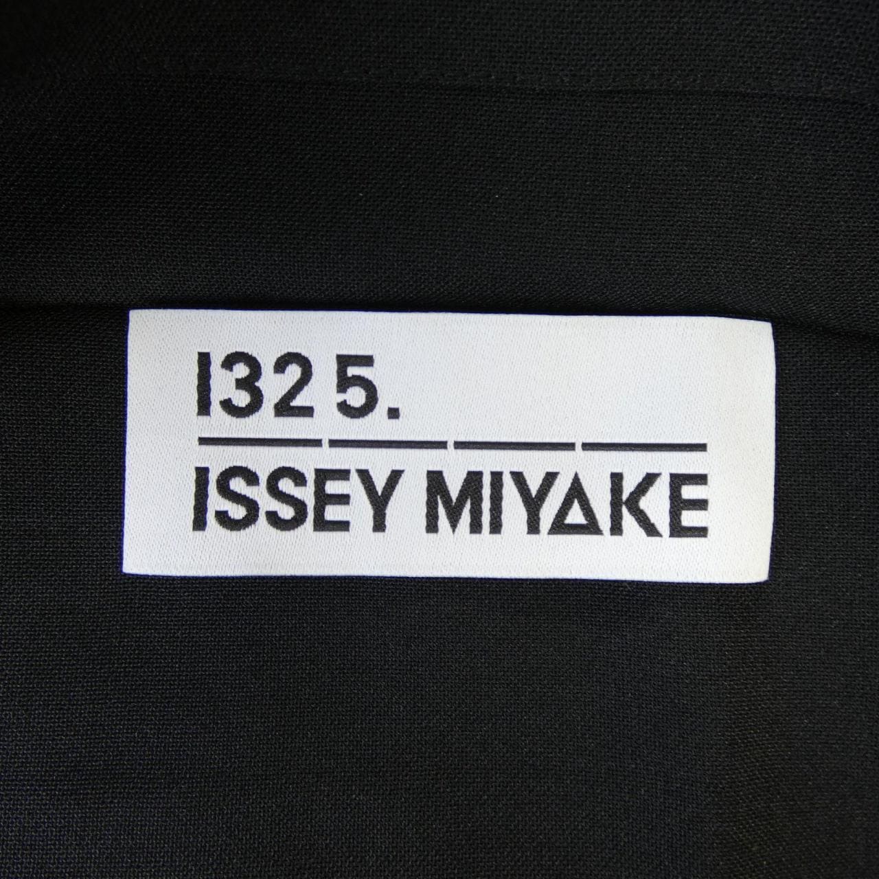 132 5.イッセイミヤケ 132 5.ISSEY MIYAKE IL51FJ357 トップス