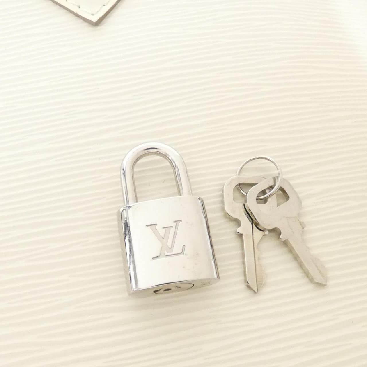 ルイヴィトン エピ アルマ PM M5280J バッグ