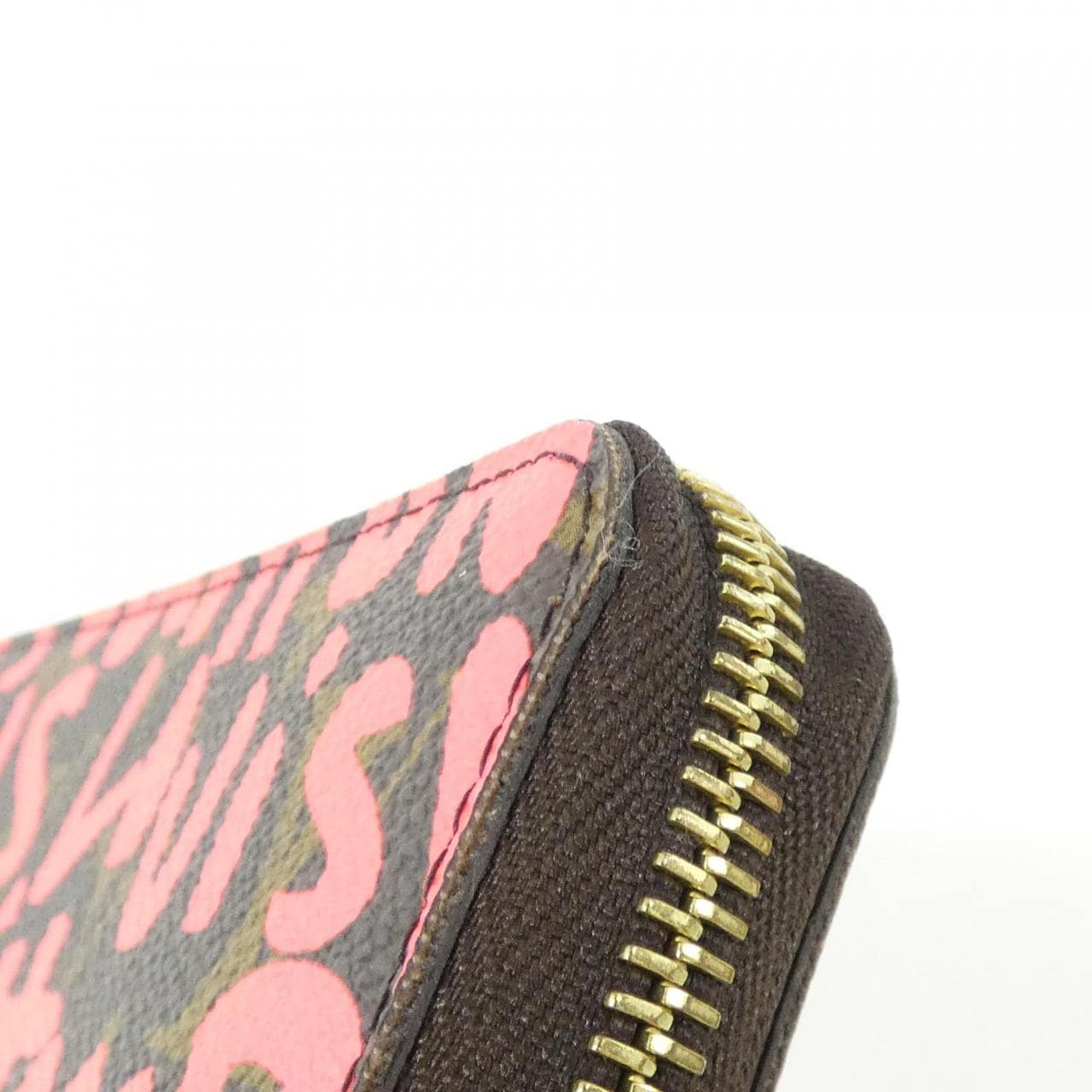 ルイヴィトン モノグラム グラフィティ(スティーブンスフ ジッピー ウォレット M93710 財布