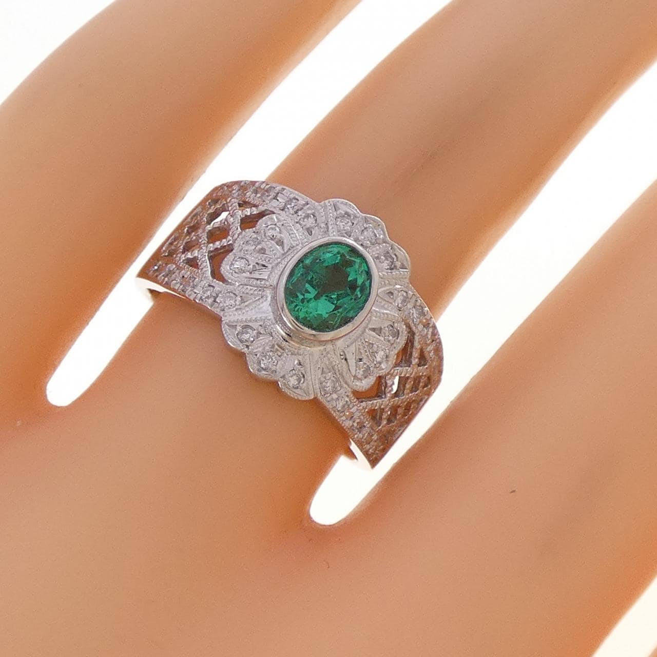 PT900 エメラルド リング 0.64CT