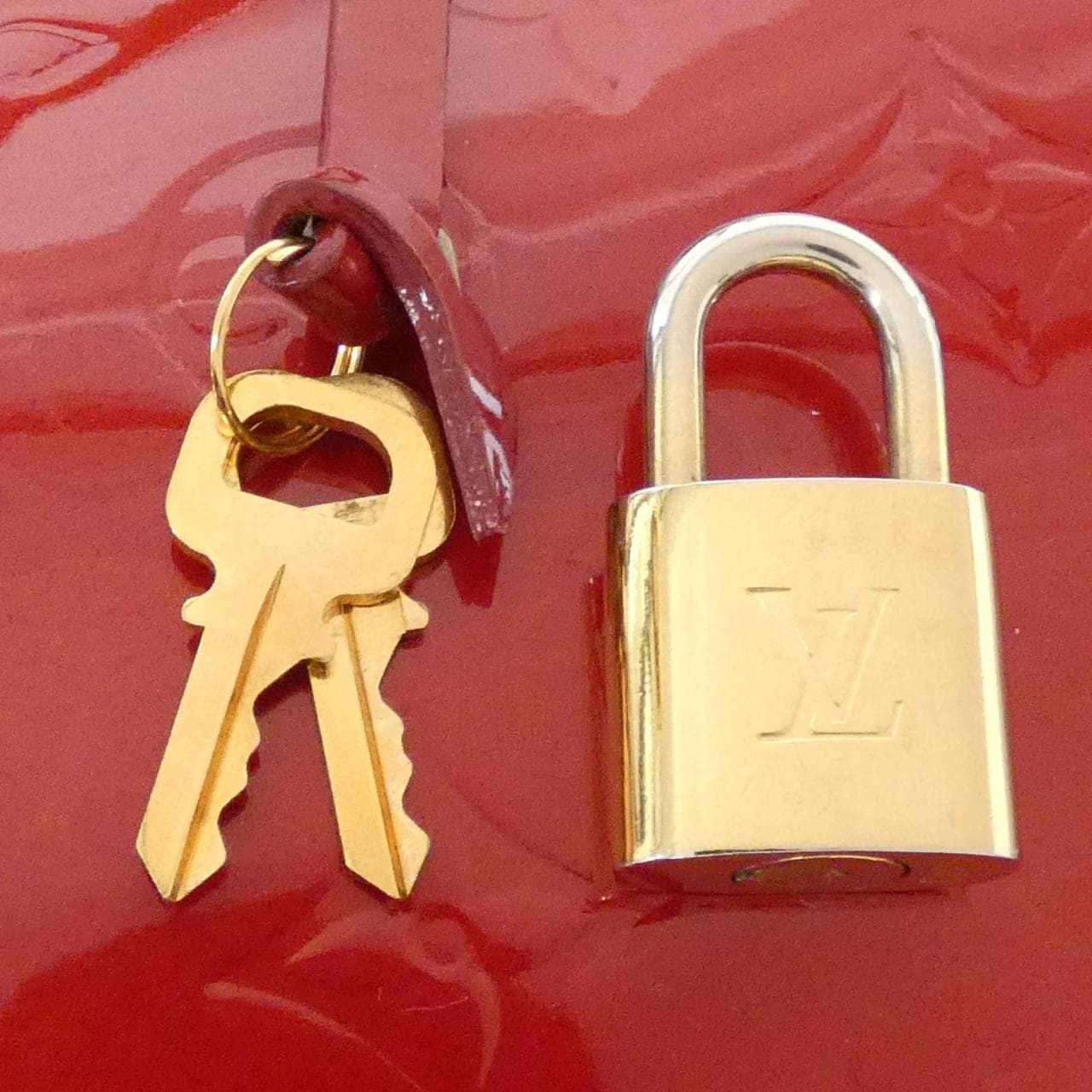 LOUIS VUITTON Vernis Alma GM M93596 包