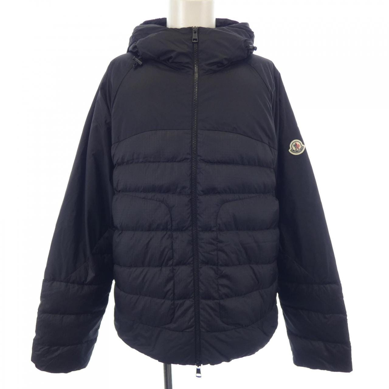 モンクレール MONCLER ダウンジャケット