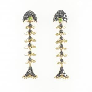 K18YG/K18BG グリーンガーネット ピアス 0.02CT