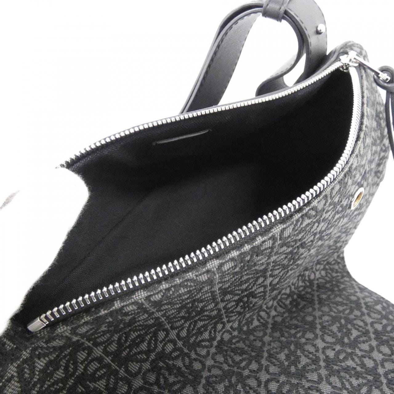 ロエベ アントン スリング B511A09X09 ショルダーバッグ