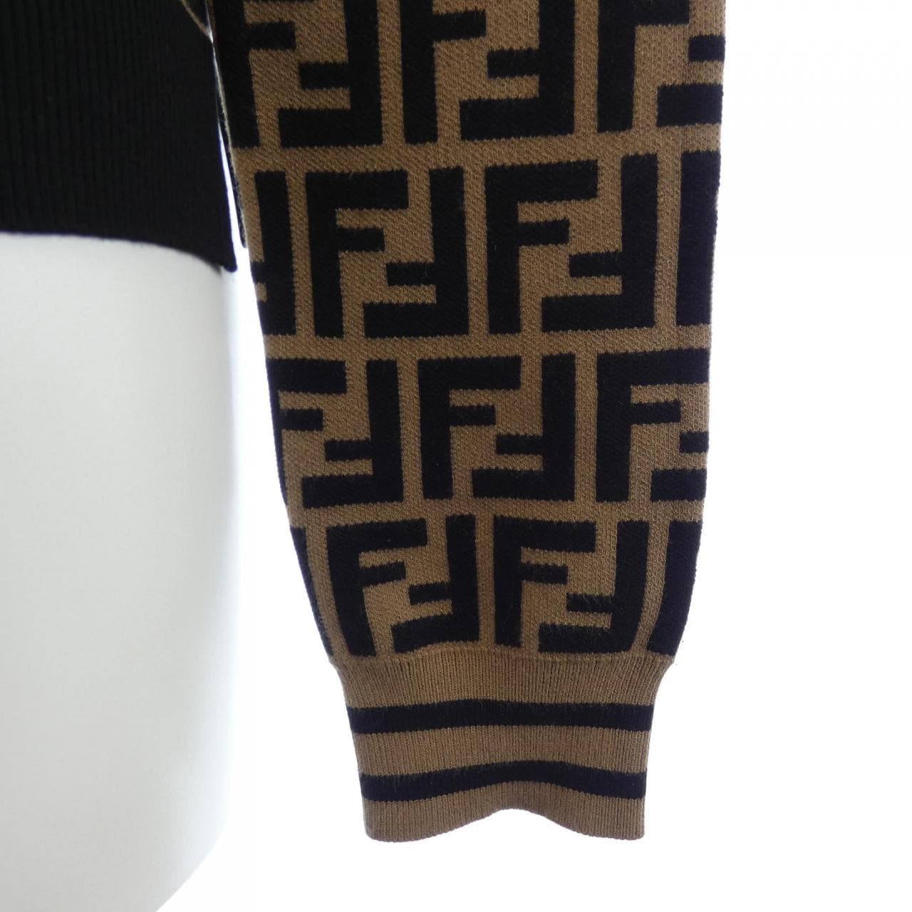 フェンディ FENDI FFモチーフ FZY703 A5QG ニット