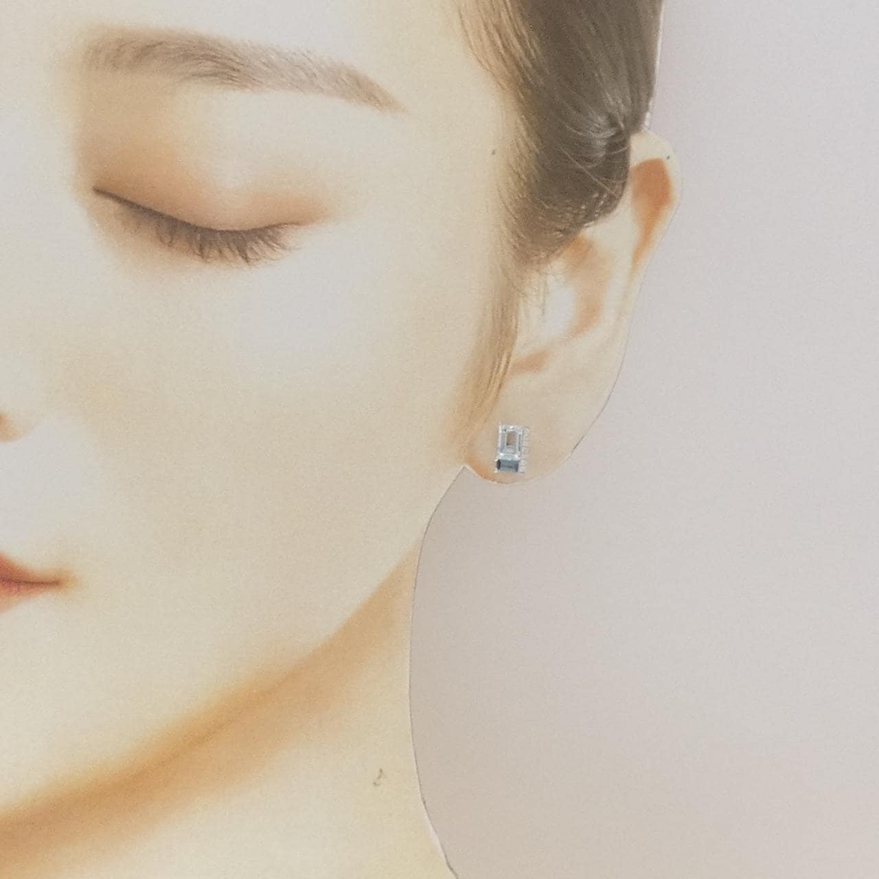 K18WG ブルートパーズ ピアス 1.70CT