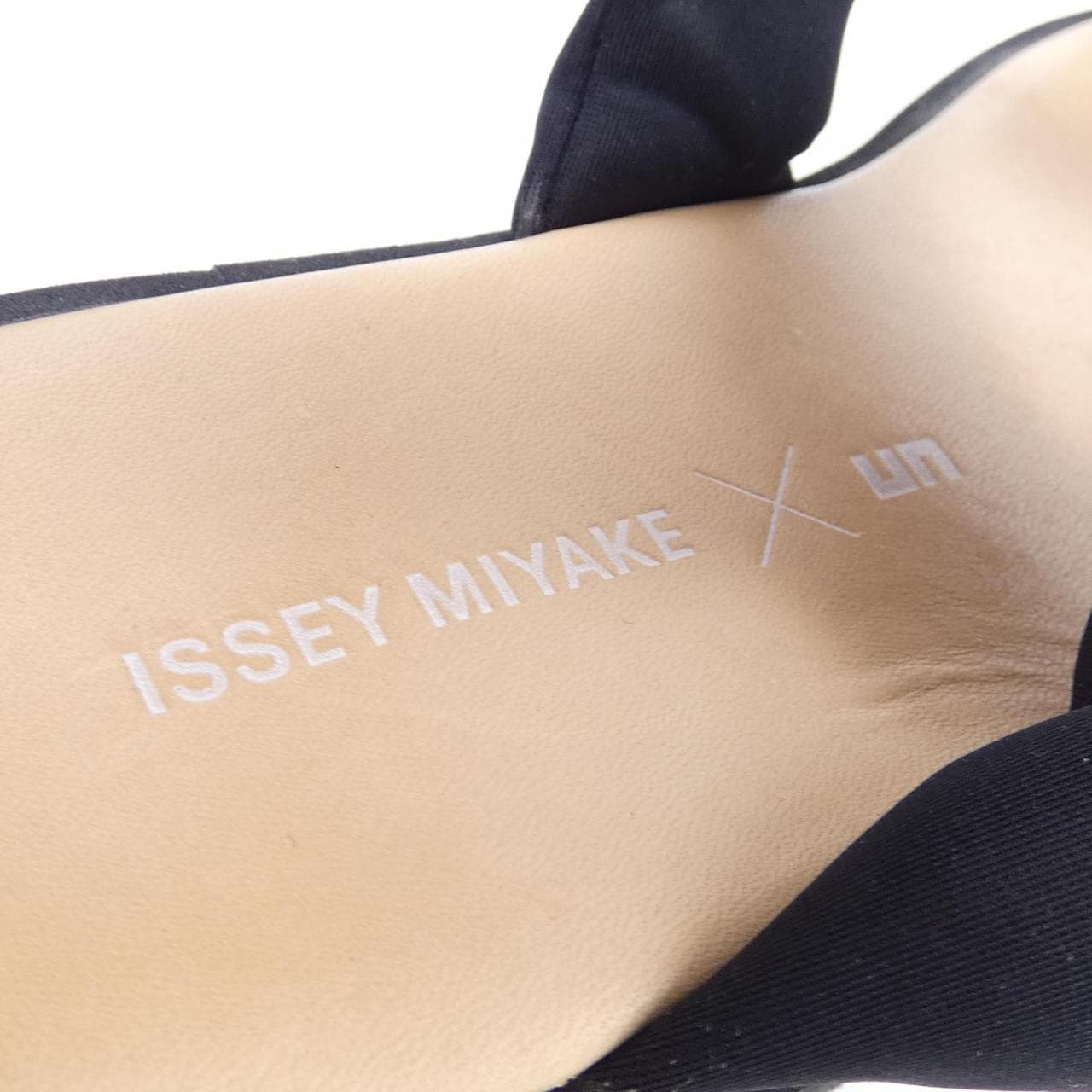 イッセイミヤケ ISSEY MIYAKE サンダル