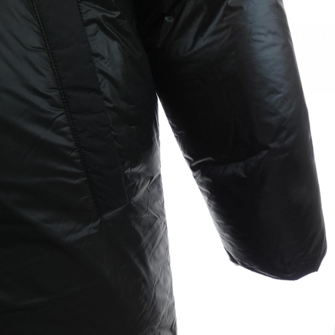 ルイヴィトン LOUIS VUITTON リバーシブルウインタリーダウンパーカ HOK50ETI4 ダウンコート