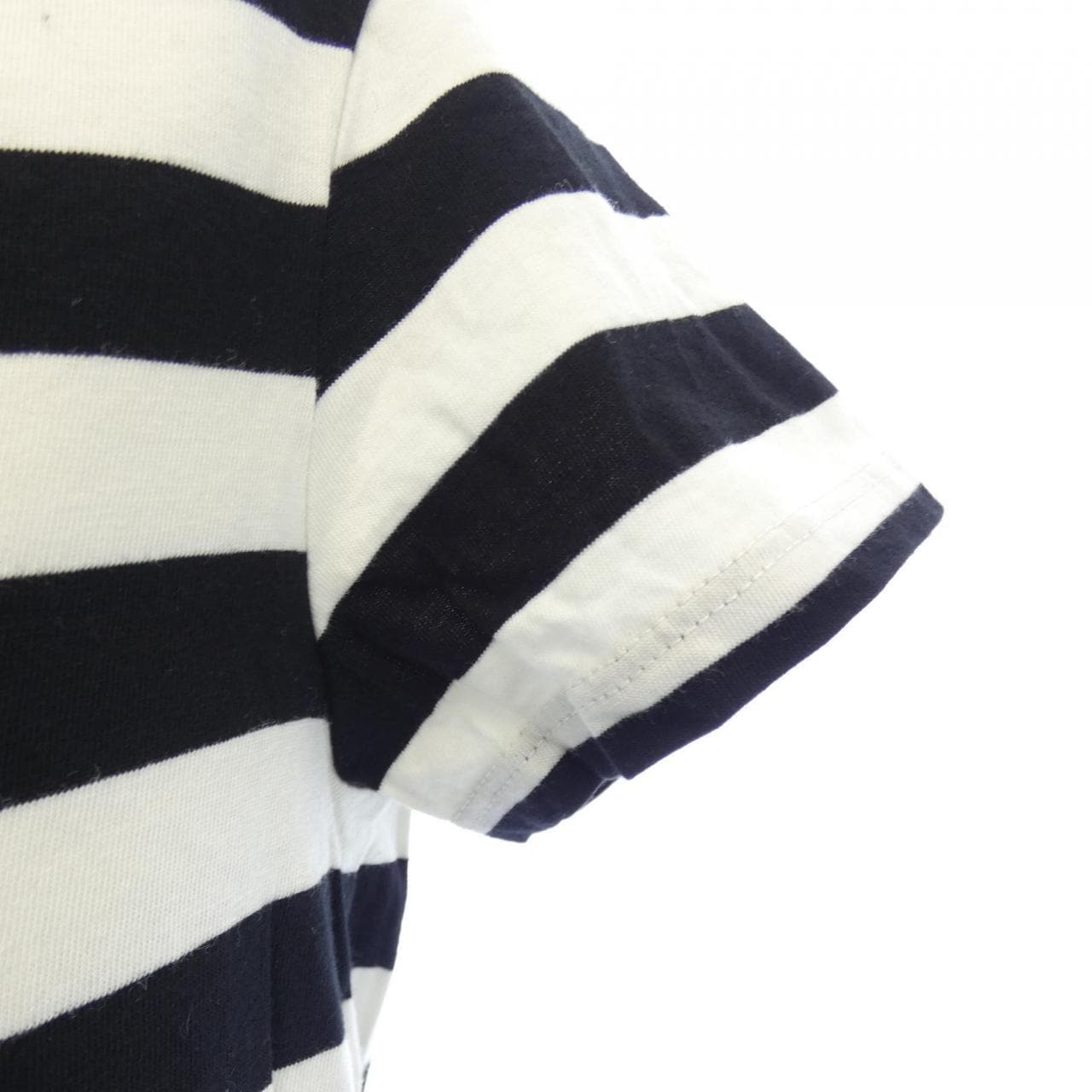 SAINT LAURENT T 卹