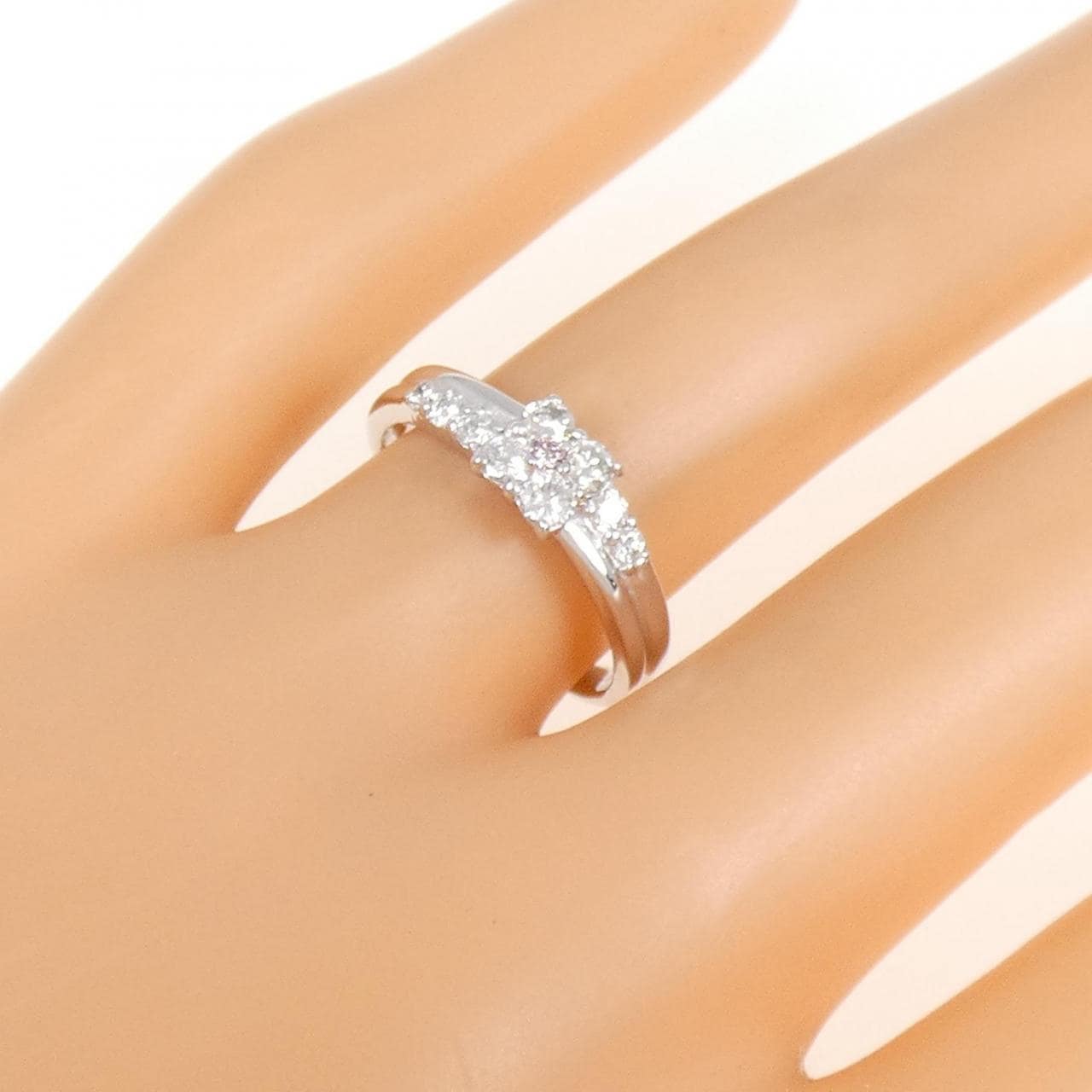 K18WG 花朵粉色钻石戒指 0.018CT