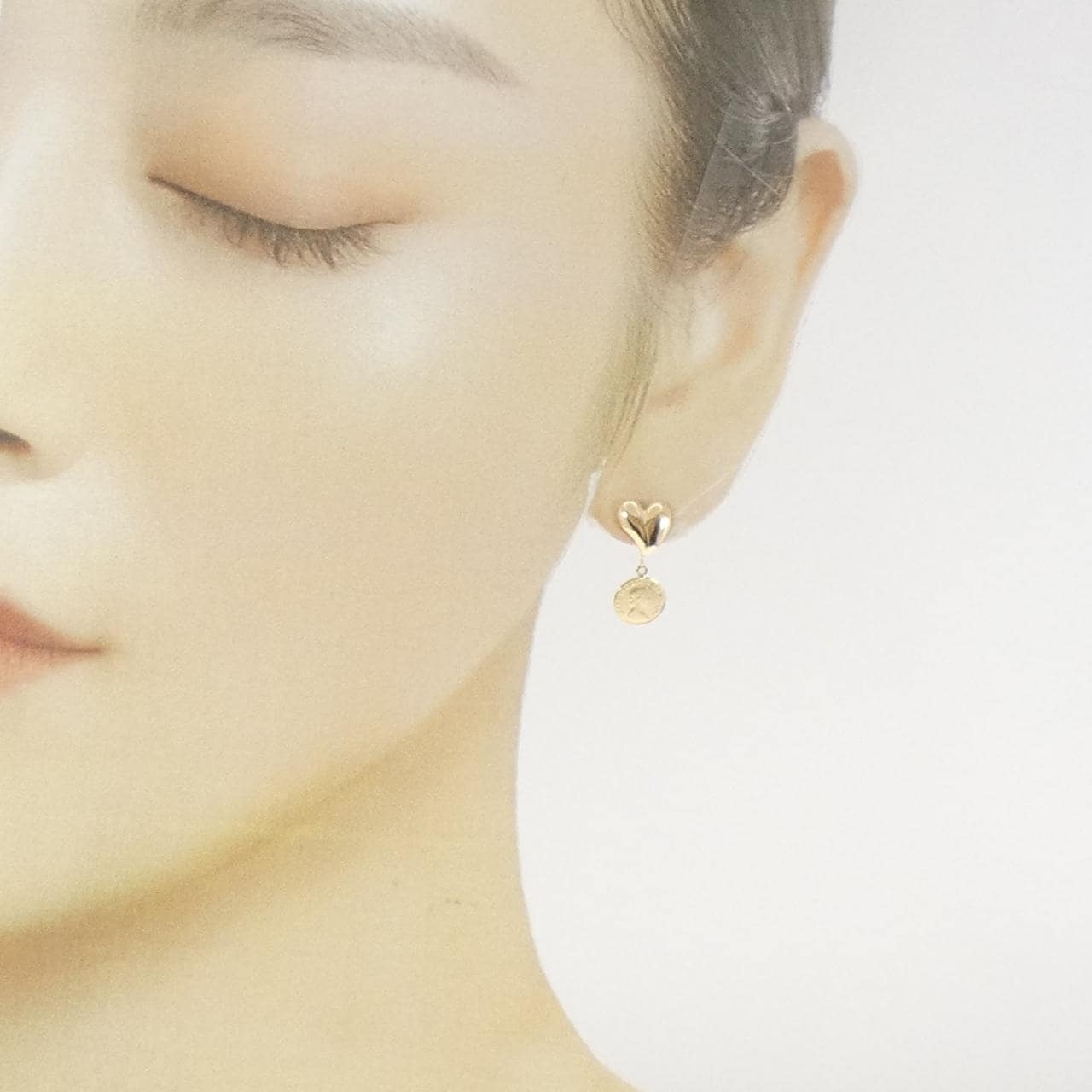 K18YG heart earrings
