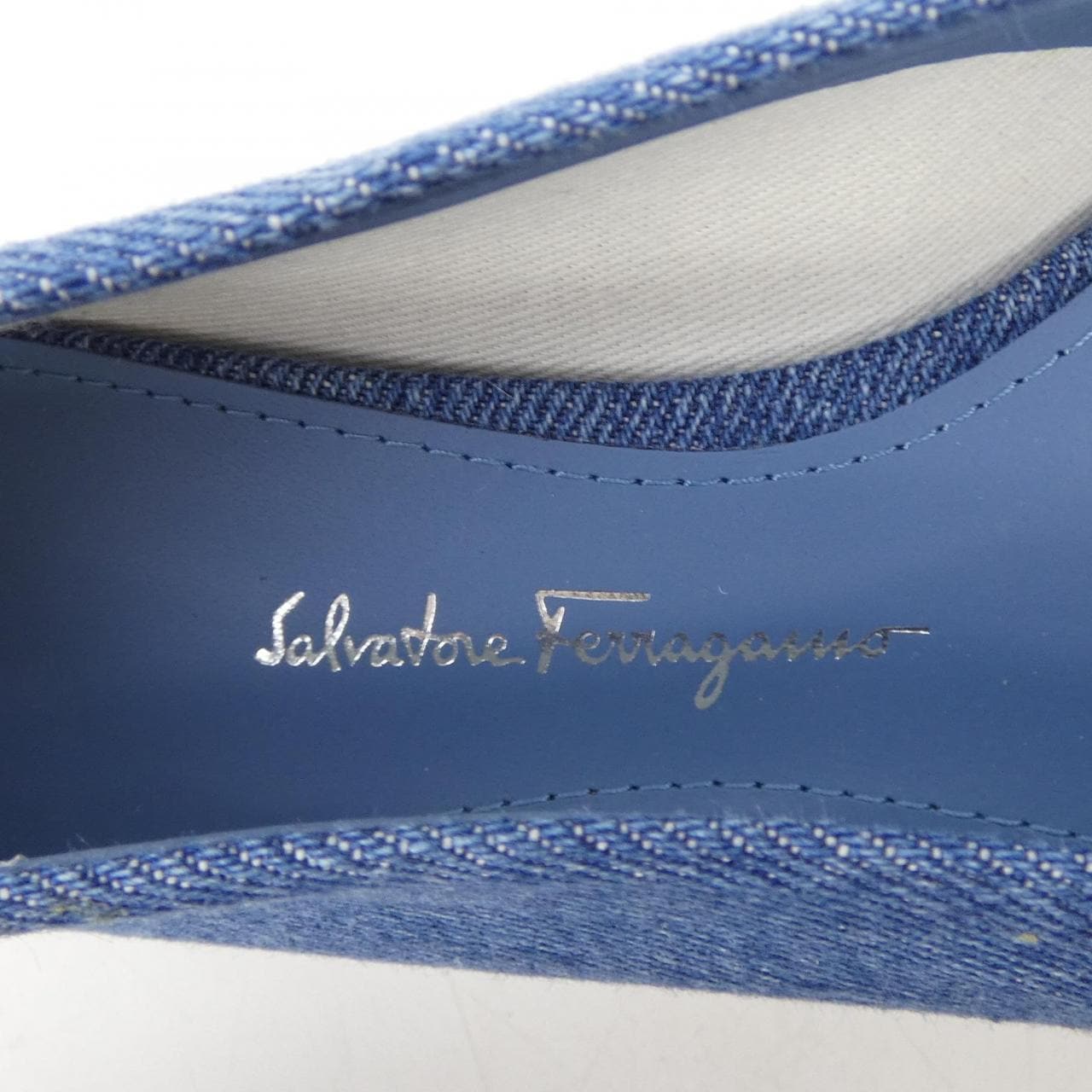 サルヴァトーレフェラガモ SALVATORE FERRAGAMO VIVA T パンプス