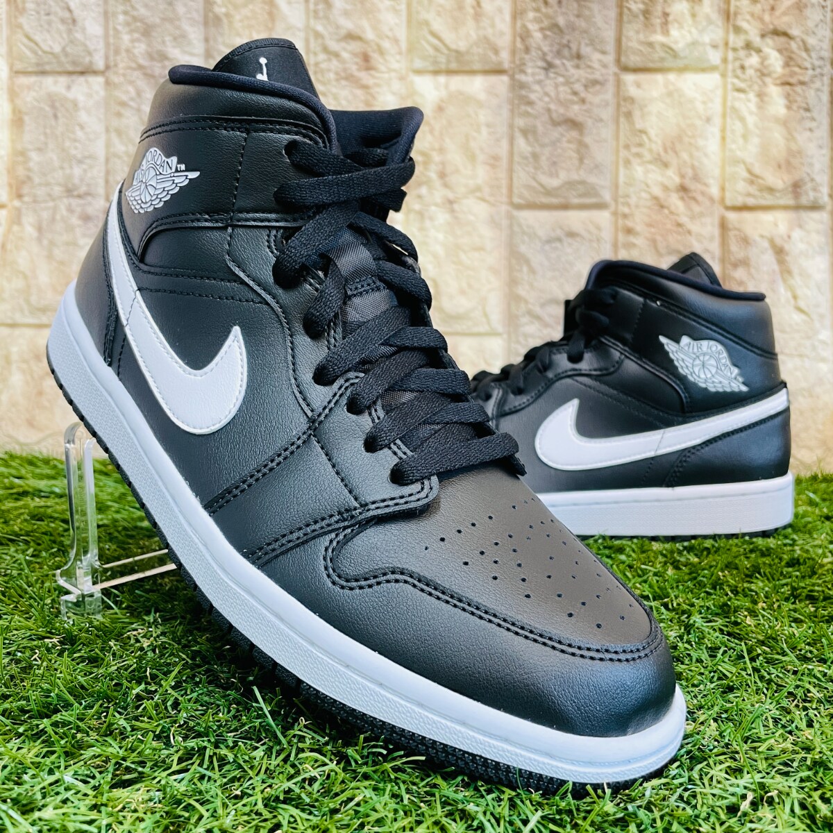 28 0cm ナイキ ウィメンズ エア ジョーダン 1 ミッド Nike スニーカー 白 黒のフリマ商品 Kante Komehyo