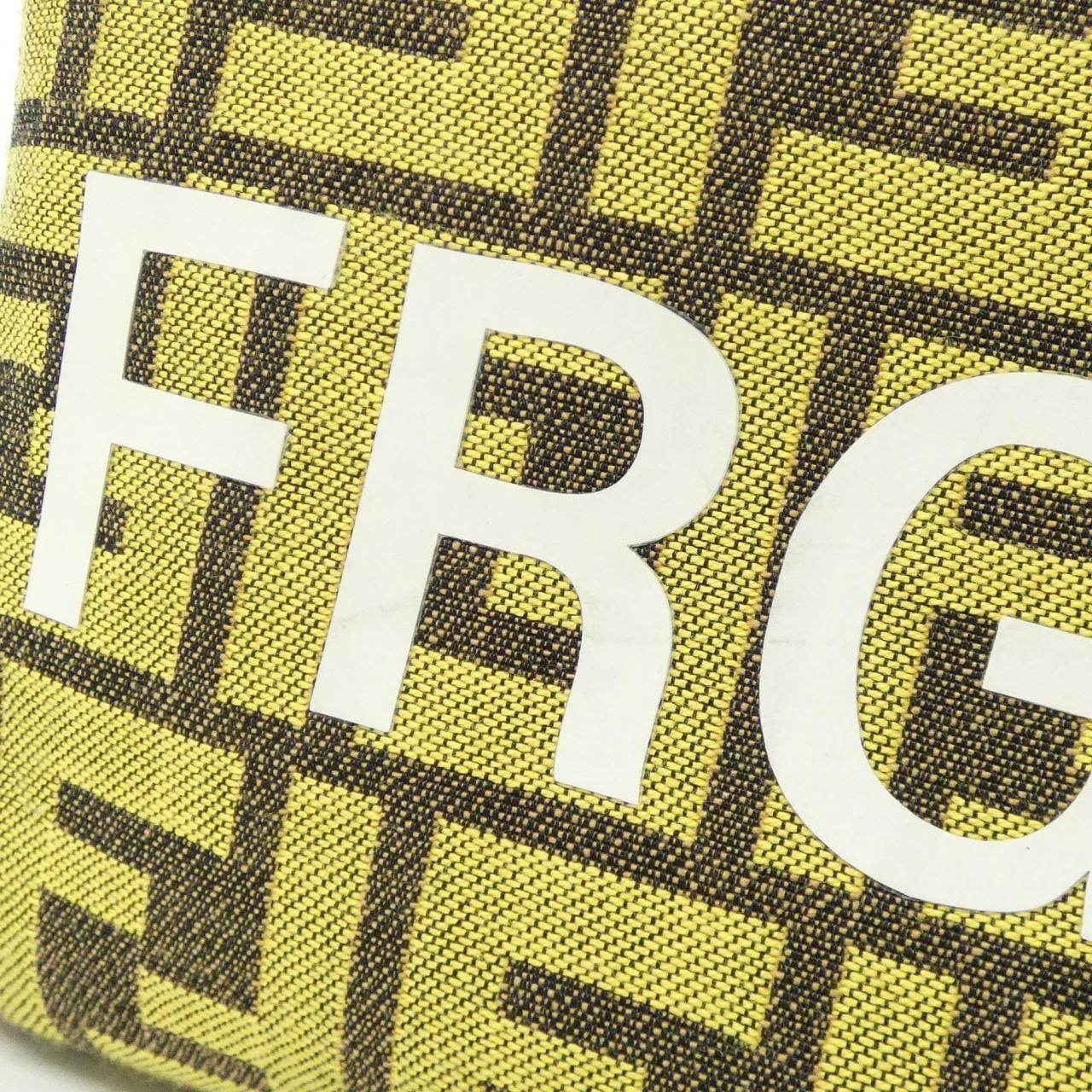 フェンディ バゲット ポーチ 8BS073 AR20 ショルダーバッグ