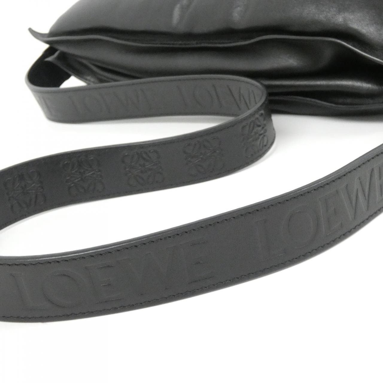 ロエベ パファー フラメンコ クラッチ A411FC1X67 バッグ