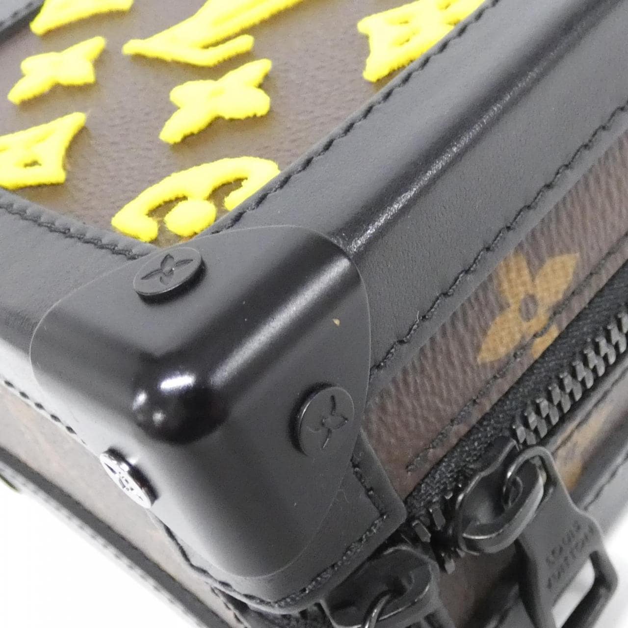 ルイヴィトン モノグラム タフタージュ ヴァーティカル ソフトトランク M45079 ショルダーバッグ