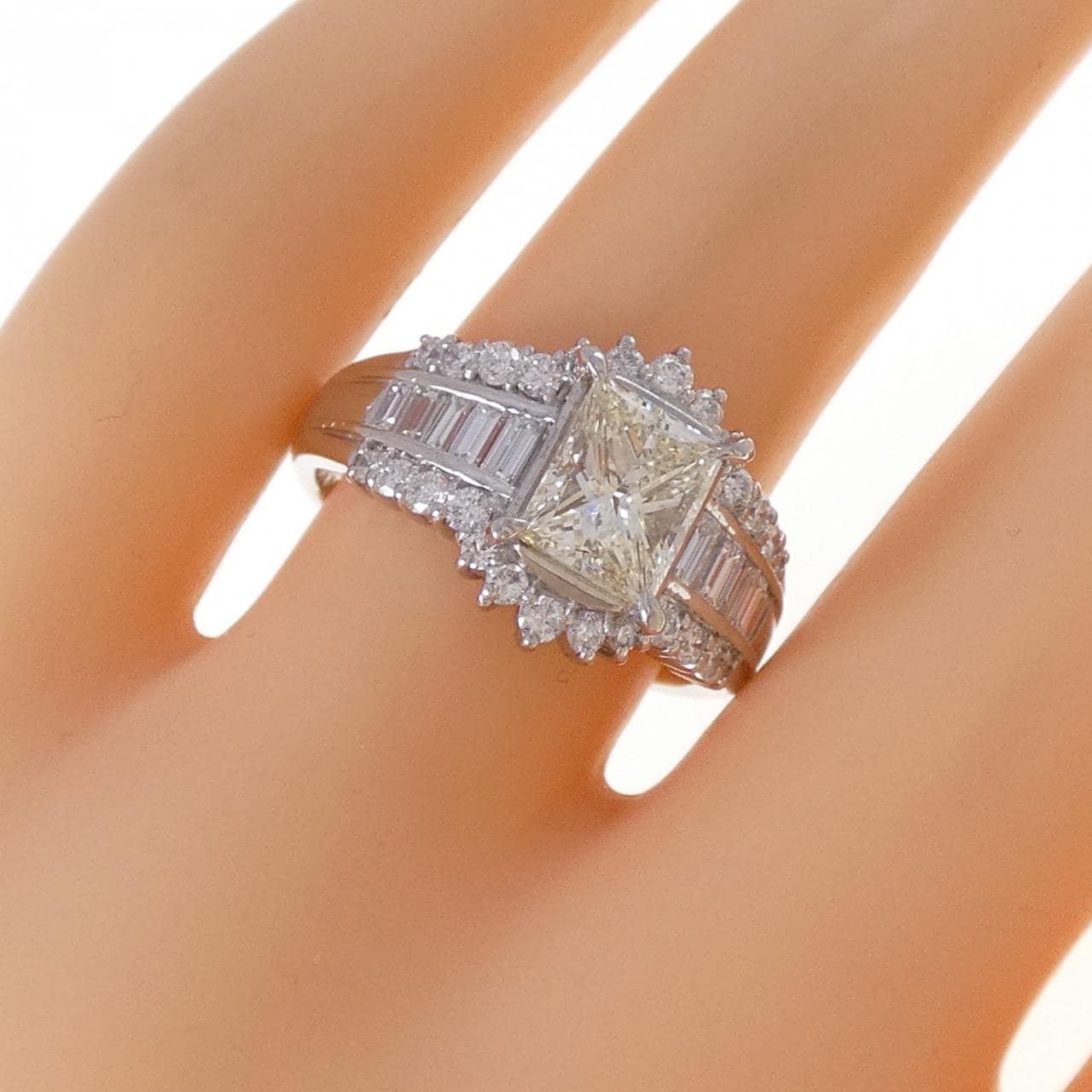 PT900 ダイヤモンド リング 1.527CT M SI1 ファンシーカット