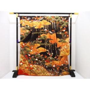 振袖　友禅金彩加工　刺繍入り　胴裏絹交織
