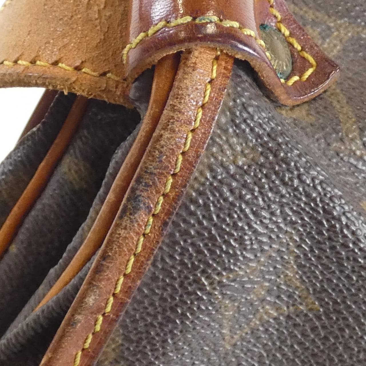 ルイヴィトン モノグラム ソミュール 30cm M42256 ショルダーバッグ