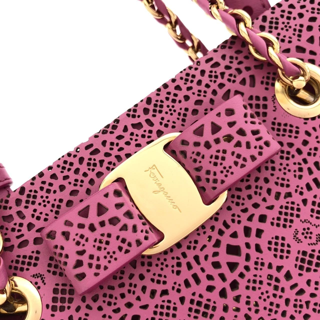 サルヴァトーレフェラガモ 21 F690 バッグ