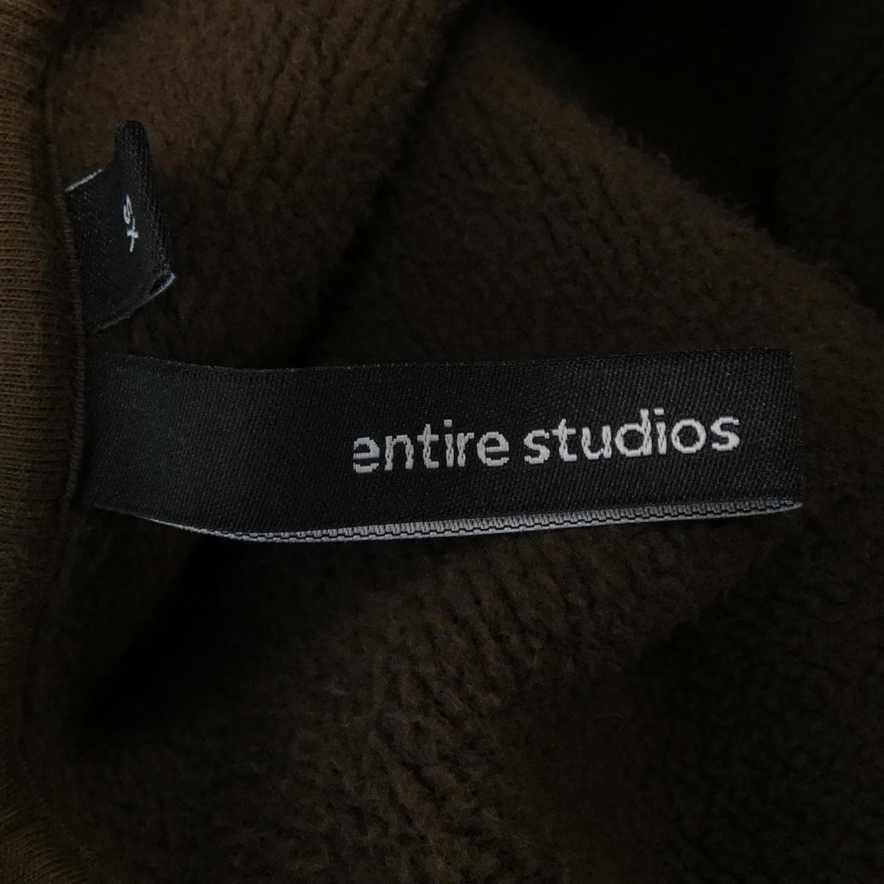 entire studios パーカー