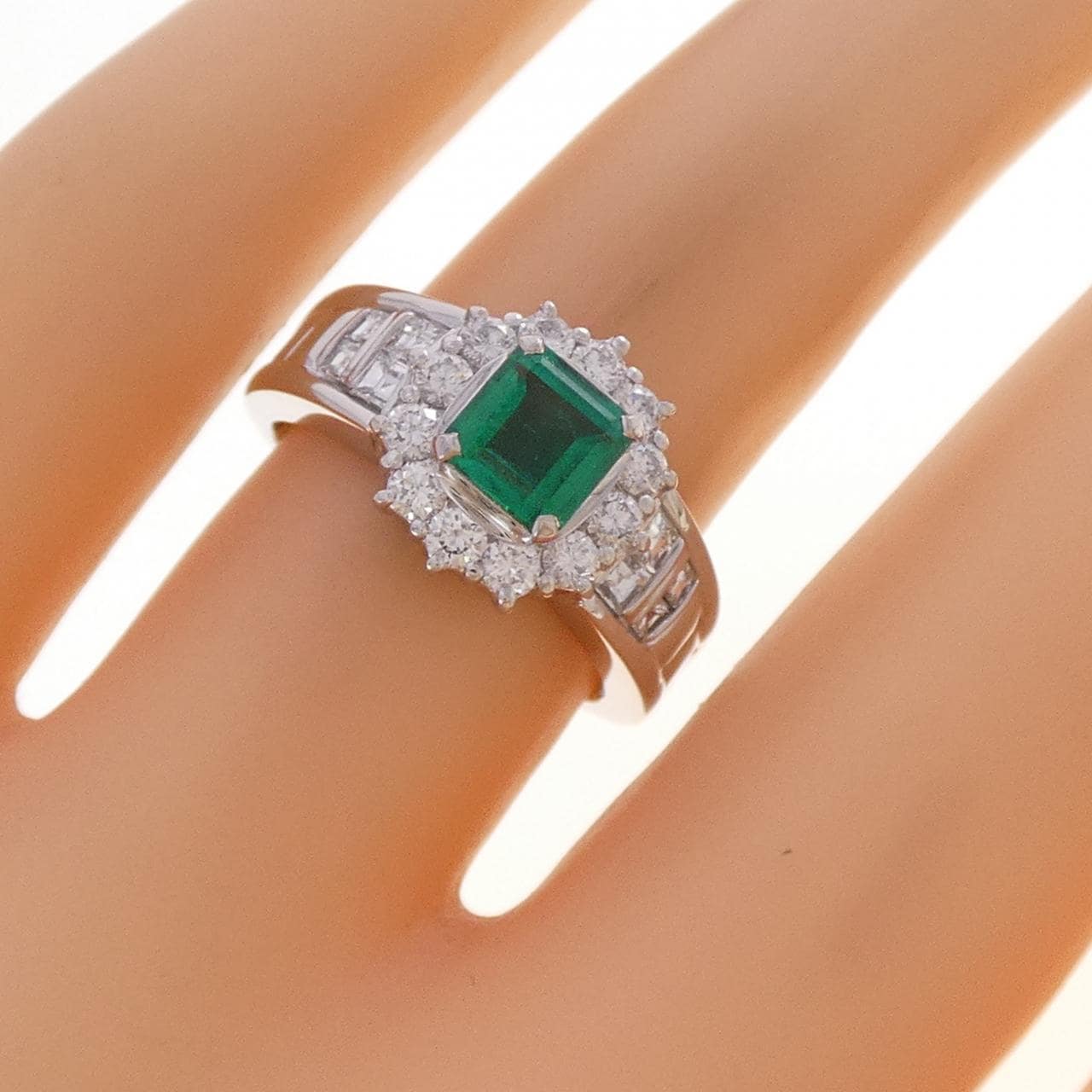 PT900 エメラルド リング 0.61CT