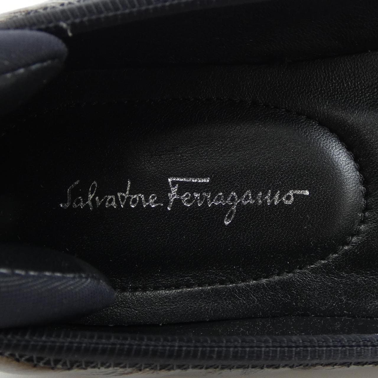 サルヴァトーレフェラガモ SALVATORE FERRAGAMO フラットシューズ