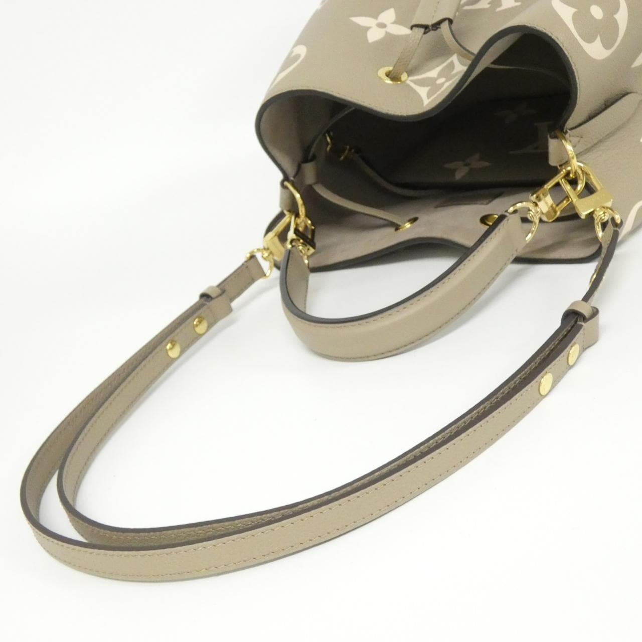 ルイヴィトン バイカラー モノグラム アンプラント ネオ ノエ MM M45555 ショルダーバッグ