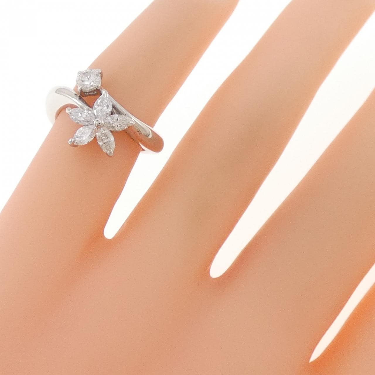 PT900 フラワー ダイヤモンド ピンキーリング 0.58CT