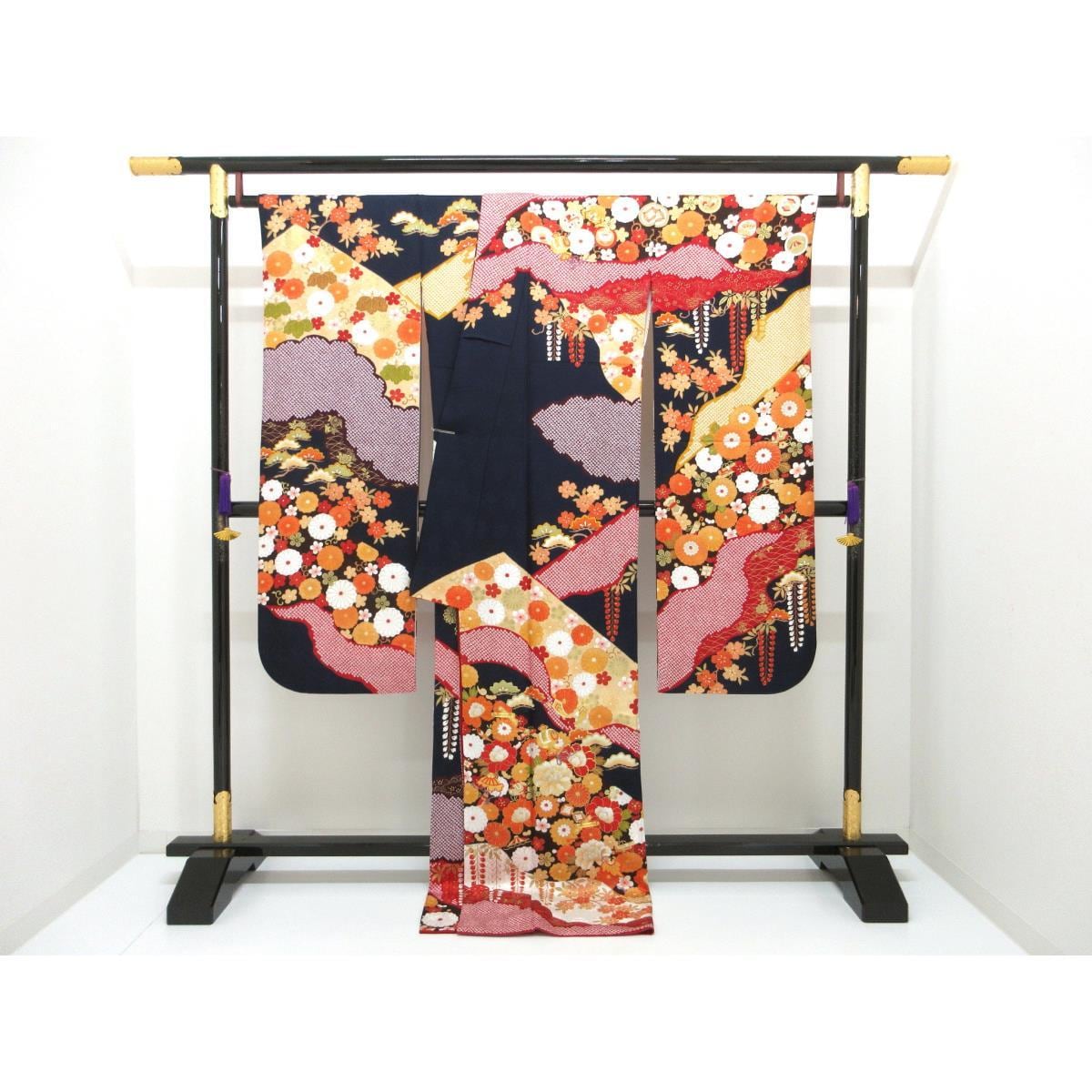 振袖　友禅金彩加工　刺繍入り