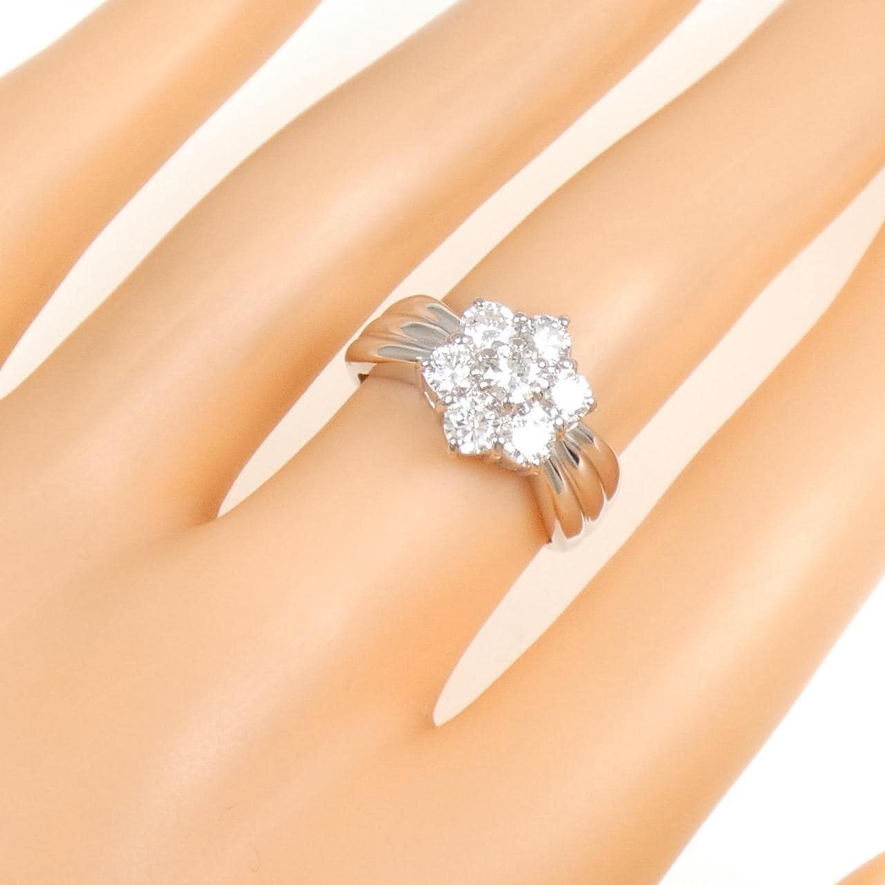 PT900 フラワー ダイヤモンド リング 1.00CT