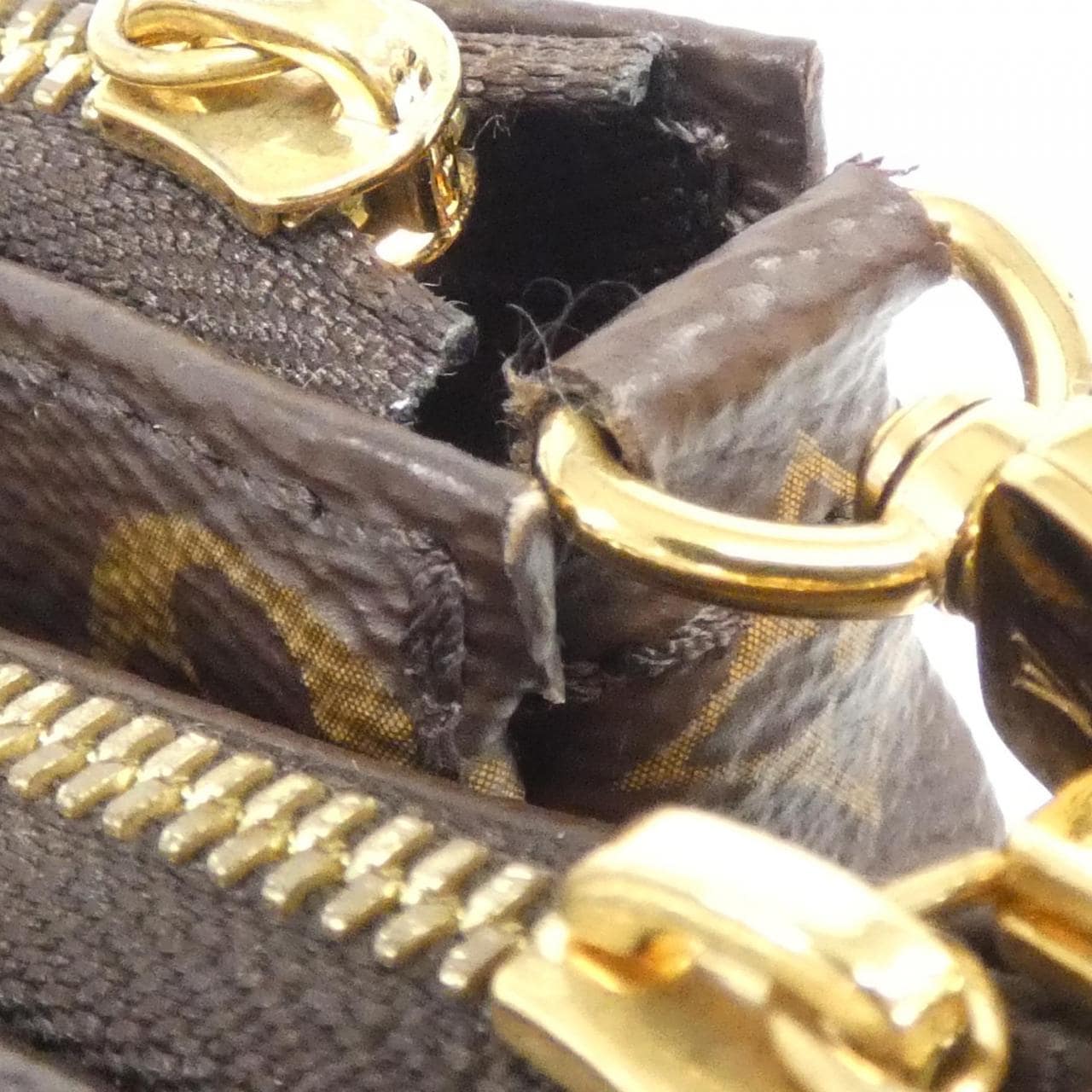 LOUIS VUITTON Monogram多口袋配饰 M44840 单肩包