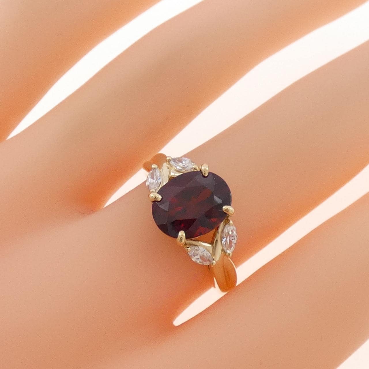 K10YG Garnet ring