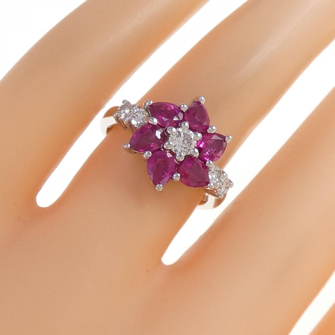 PT900 フラワー ルビー リング 1.95CT