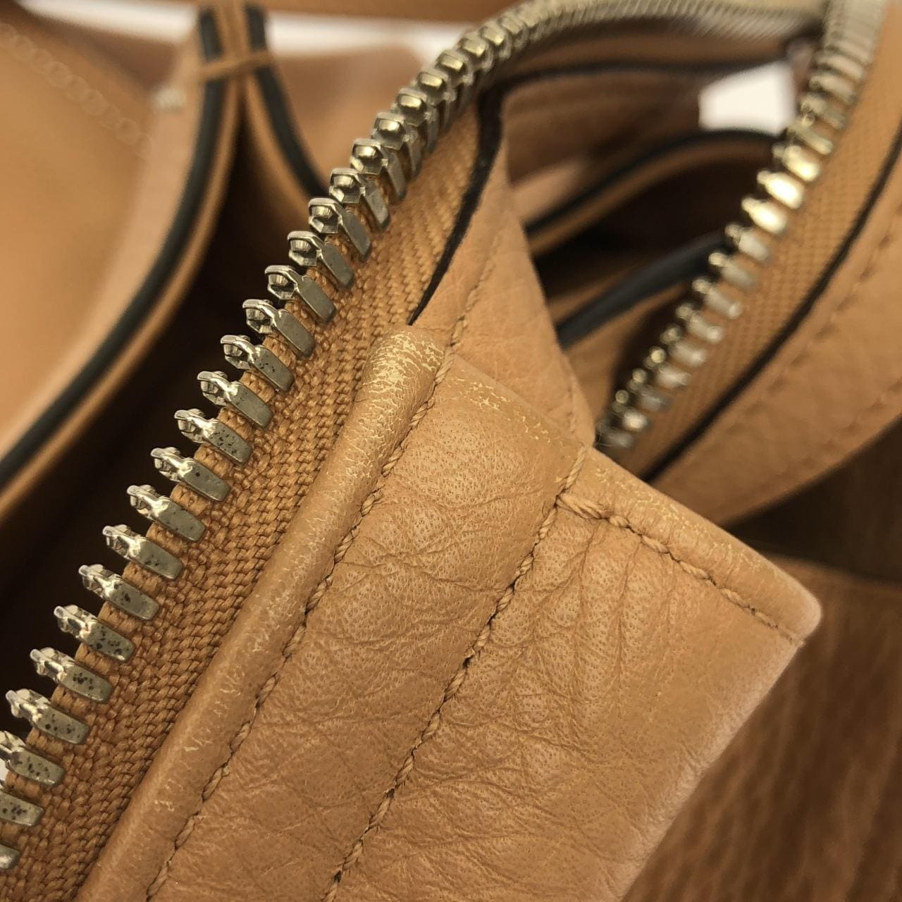 グッチ 370822 A88EN バッグ