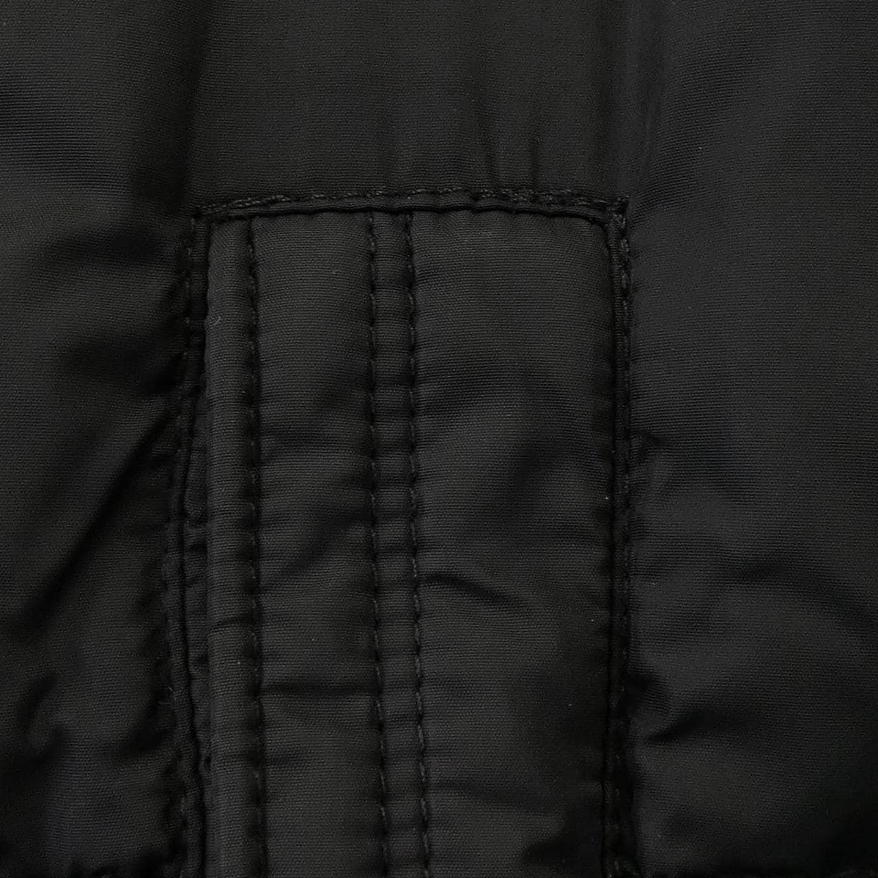 モンクレール MONCLER ダウンジャケット