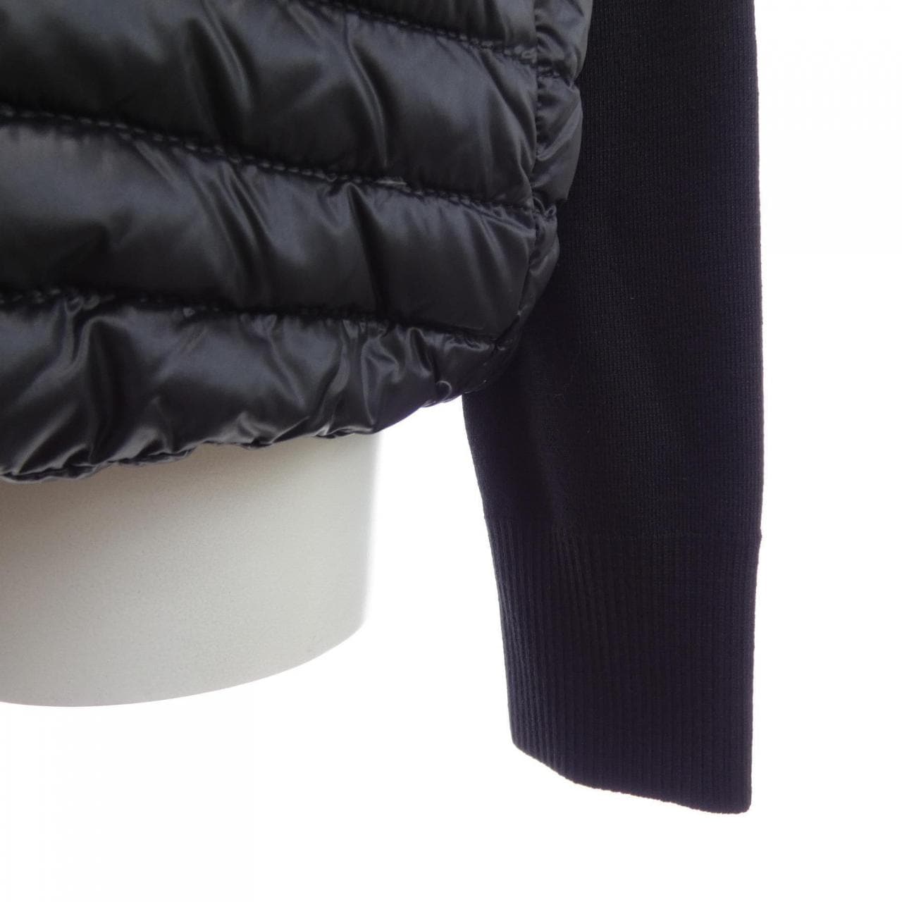 モンクレール MONCLER 10939B00032 M1131 ダウンジャケット