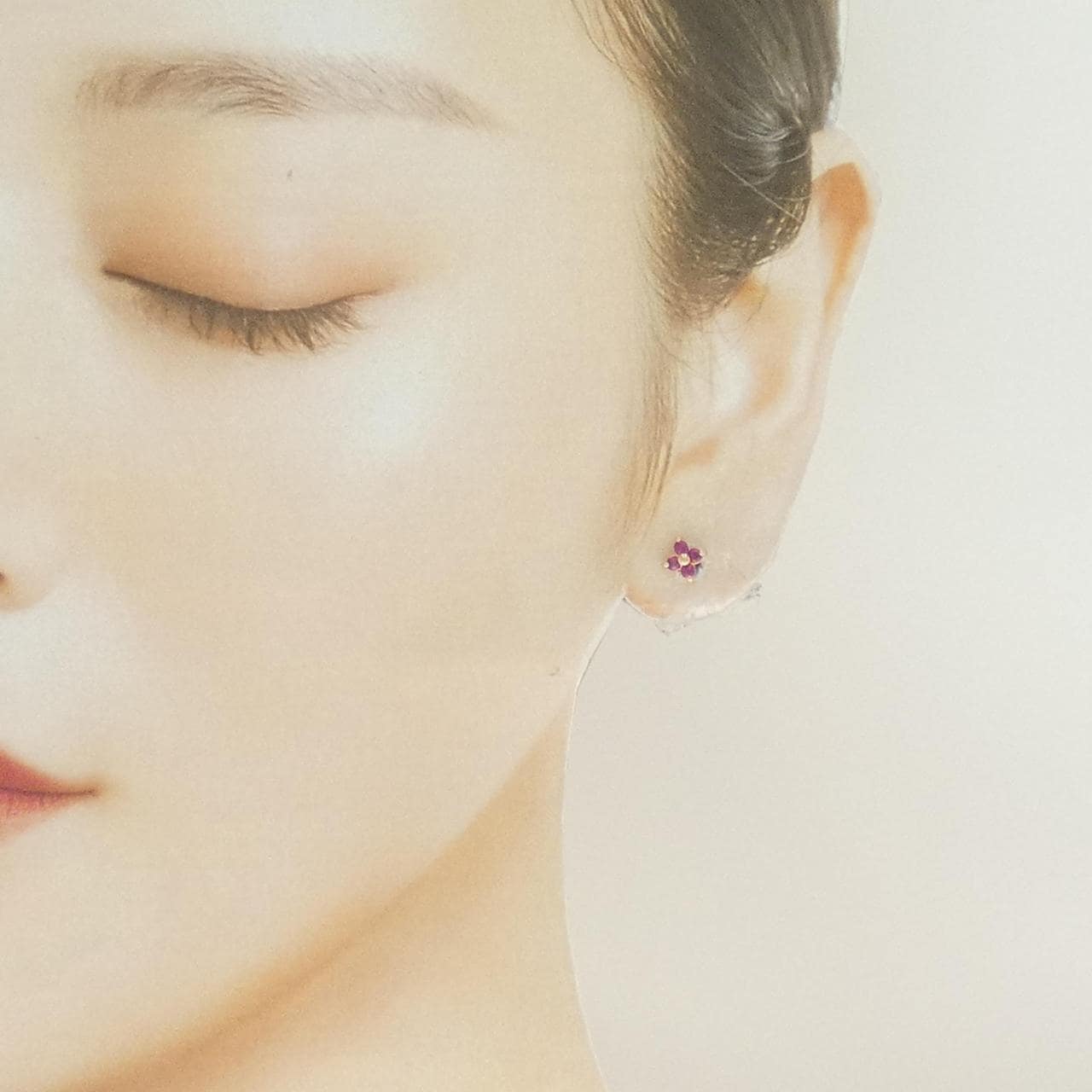 K10PG フラワー ルビー ピアス
