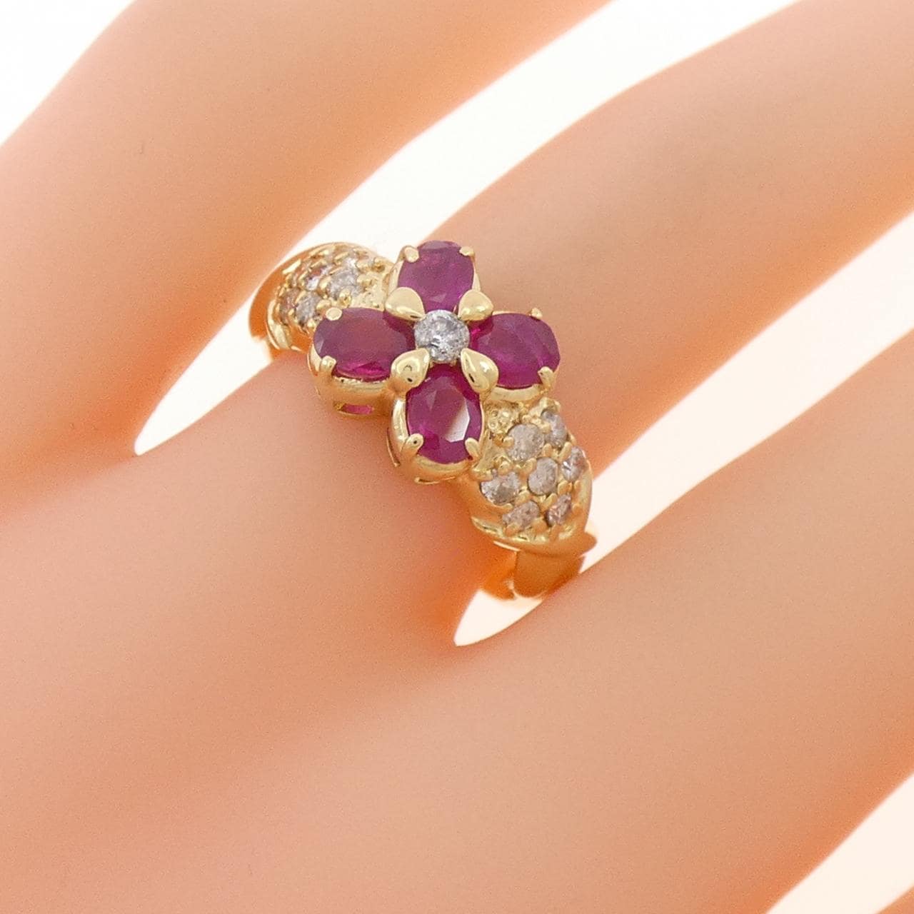 K18YG フラワー ルビー リング 0.87CT