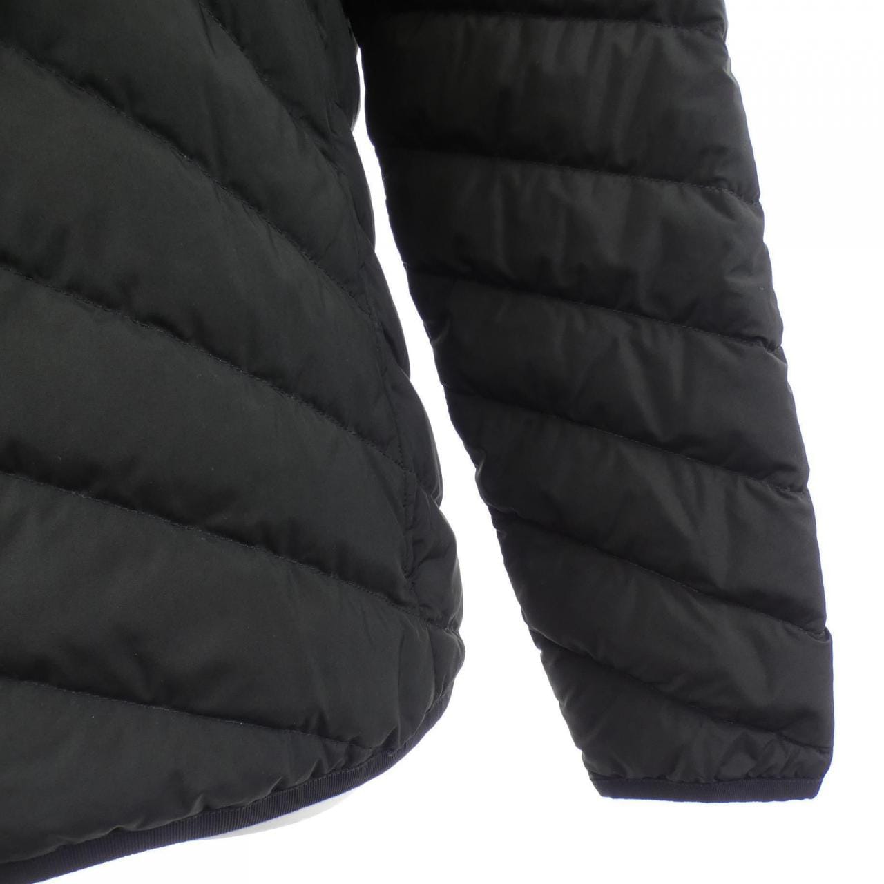 エルメス HERMES カルトゥッシュ クルードセル 4H0168DR ダウンジャケット