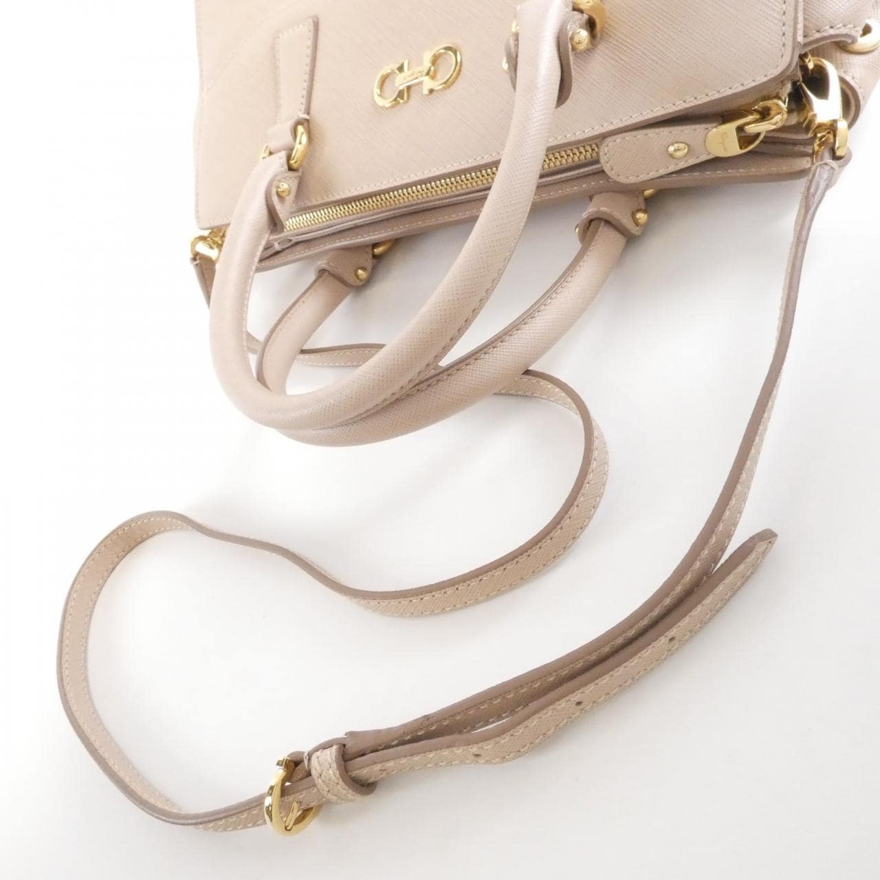 サルヴァトーレフェラガモ 21 F317 バッグ