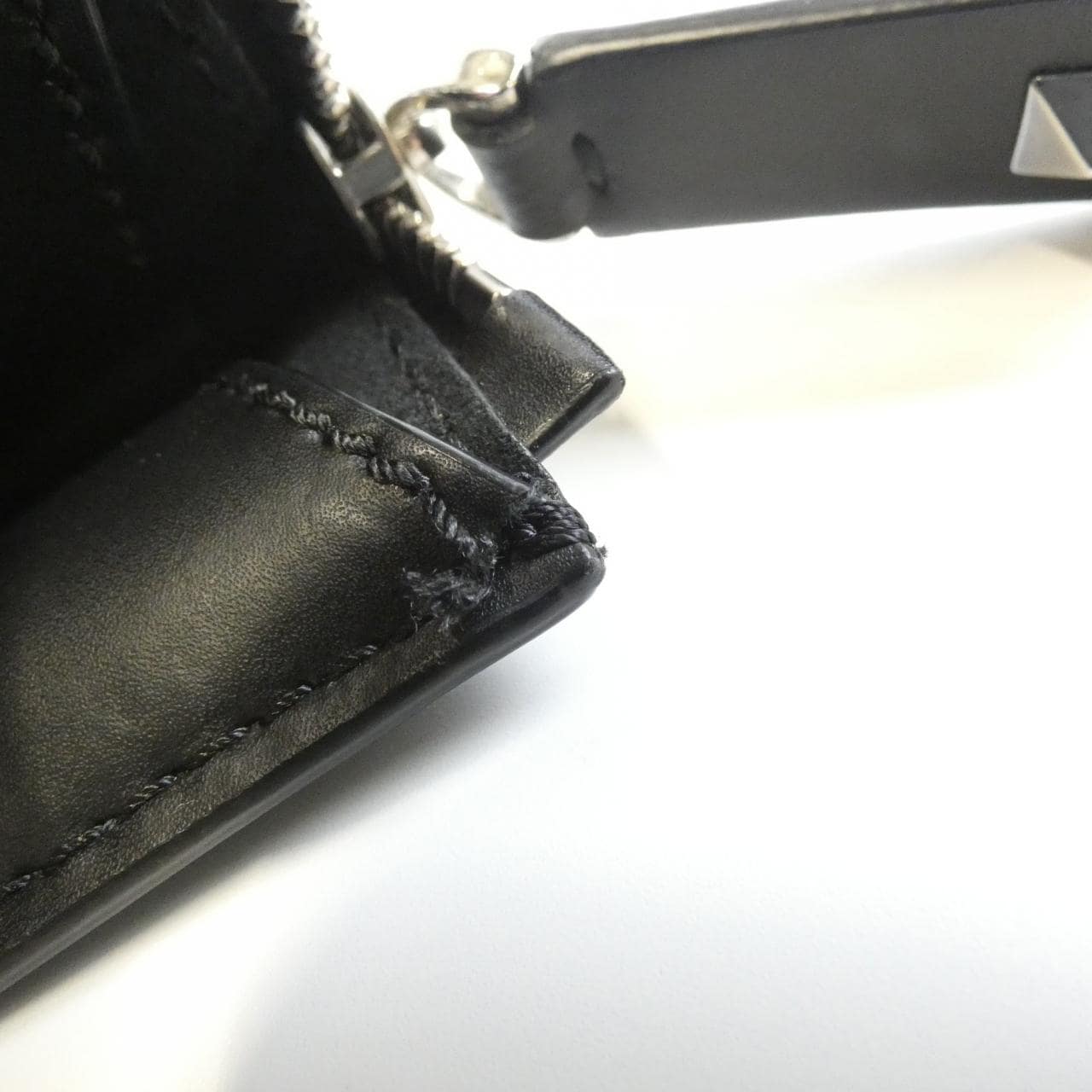 ヴァレンティノガラヴァーニ QY2B0457WJW バッグ