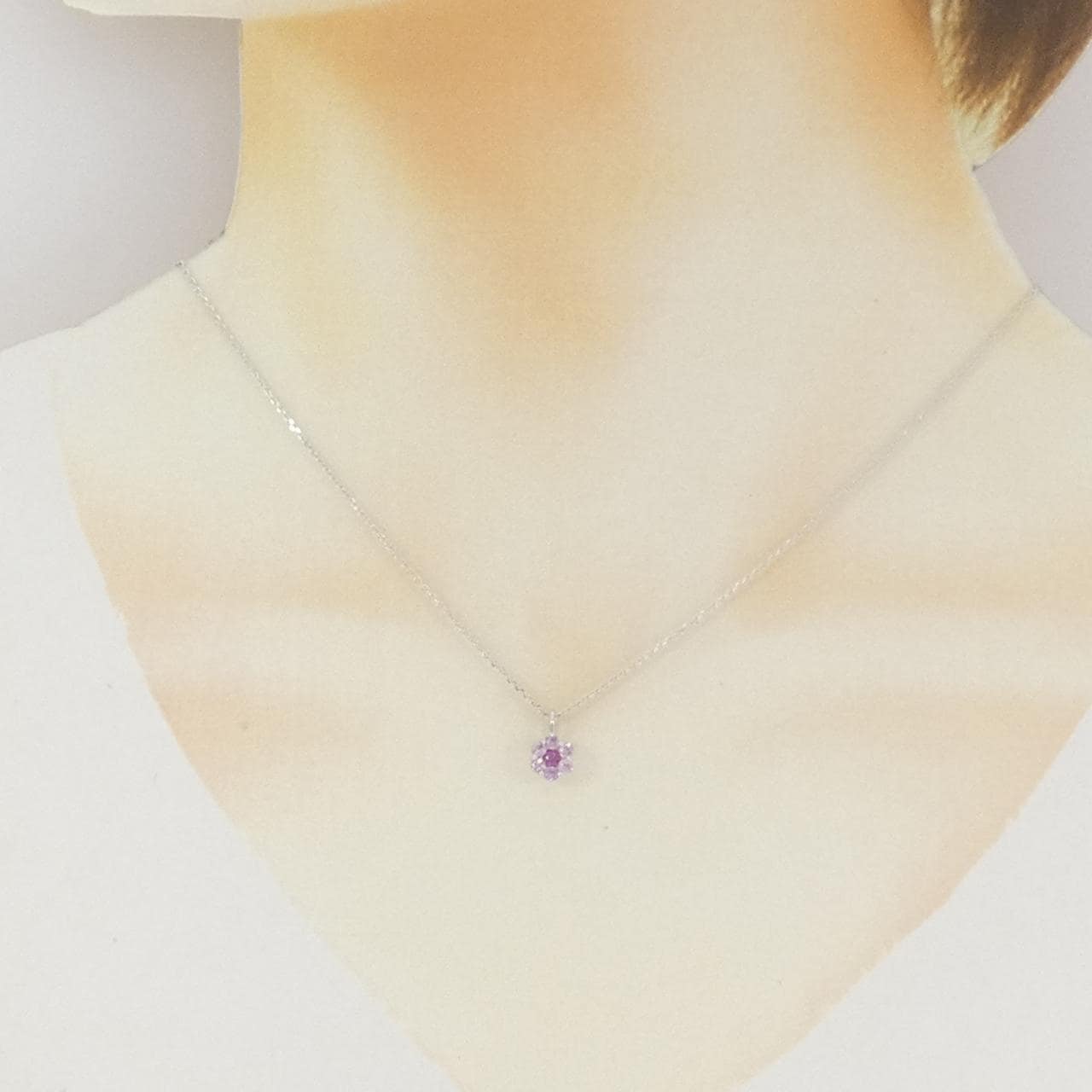 K18WG フラワー サファイヤ ネックレス 0.33CT
