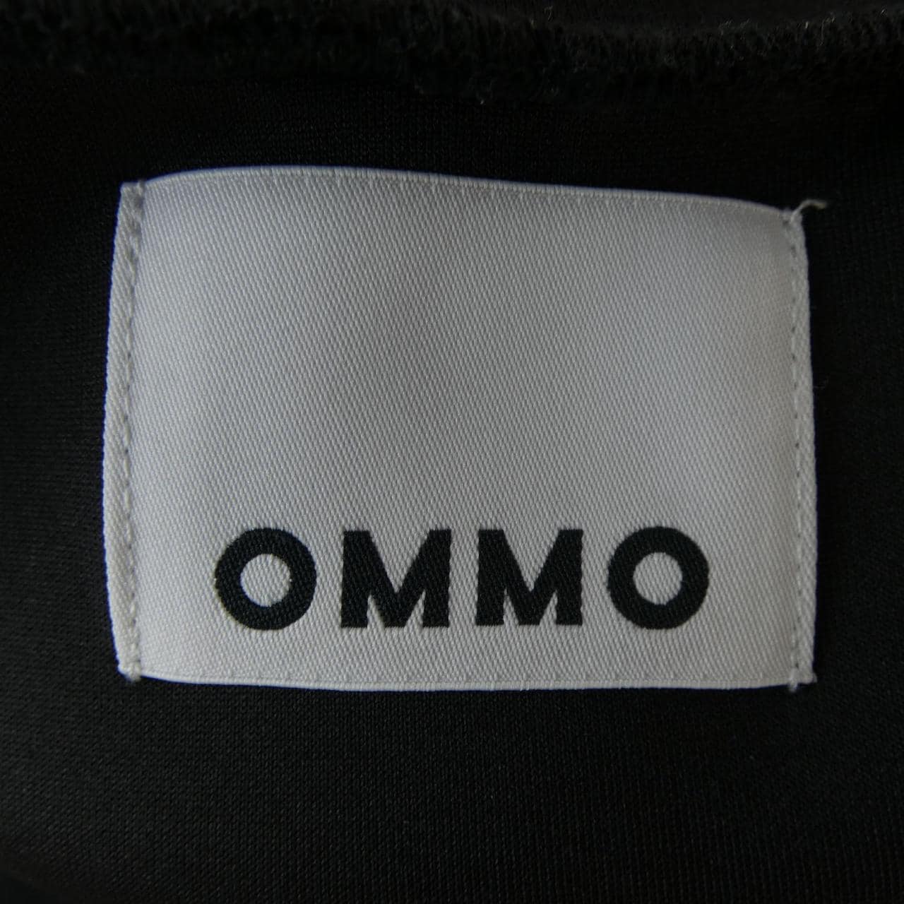 OMMO トップス